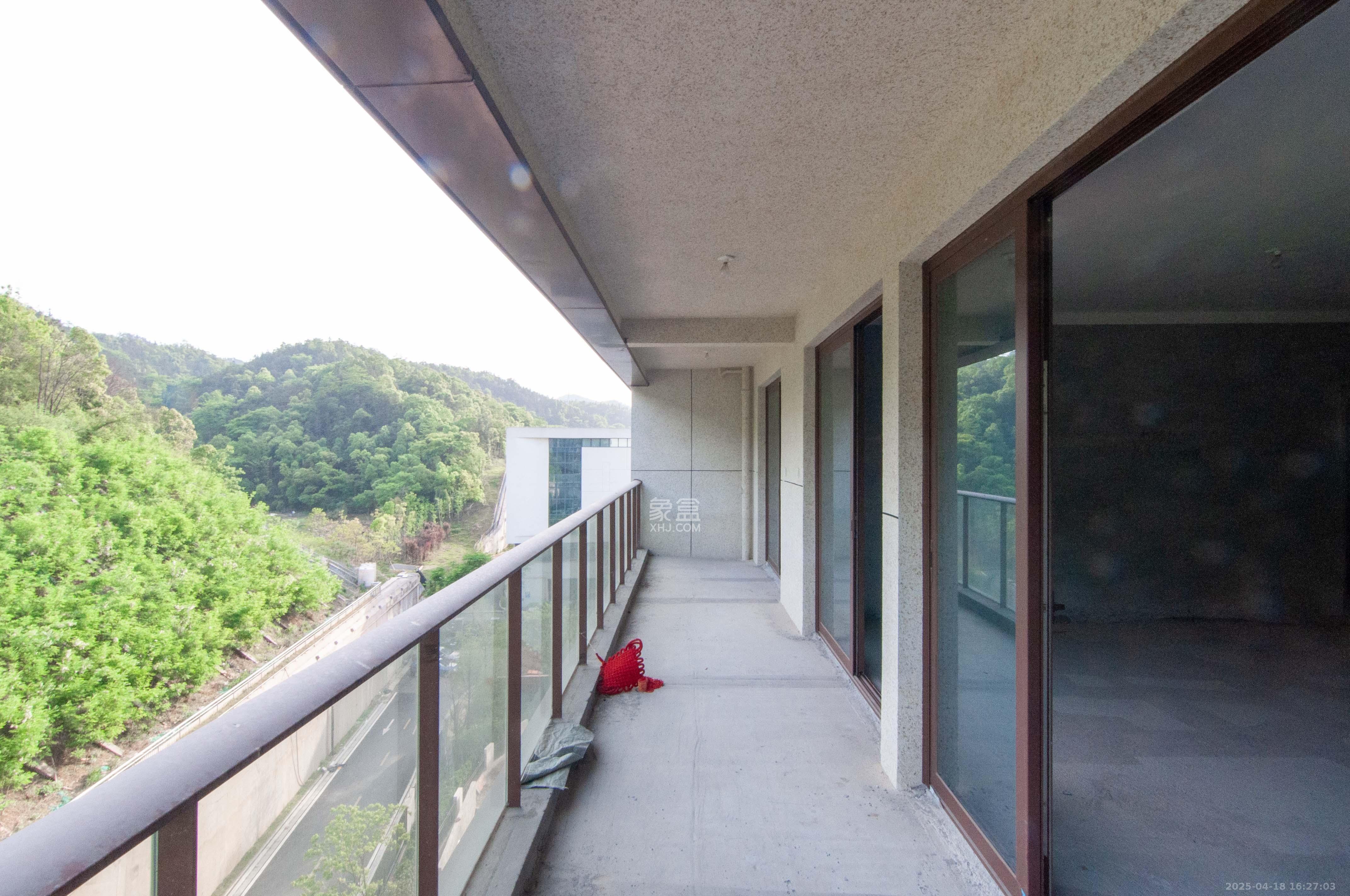 绿地麓湖郡  3室2厅2卫    230.0万其他