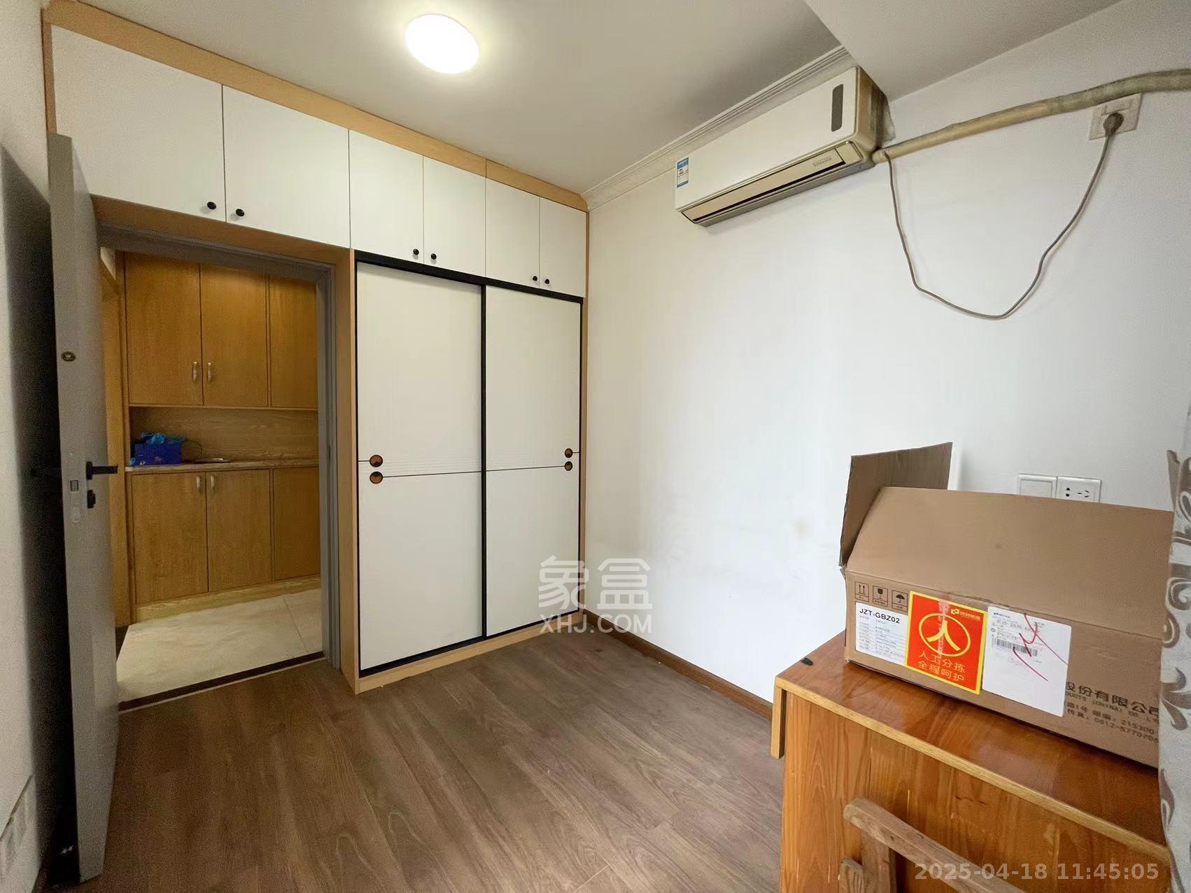 華城廣場  3室2廳1衛(wèi)   2800.00元/月室內(nèi)圖