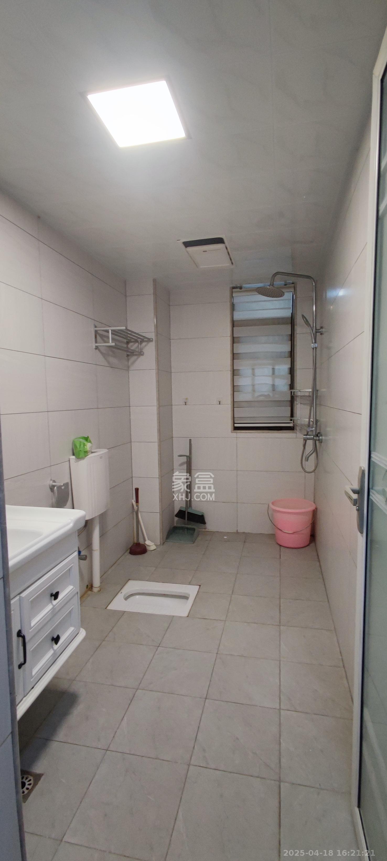 未来漫城 3室2厅2卫 2100.0元/月 未来漫城 3室2厅2卫 2100.0元/月室内图