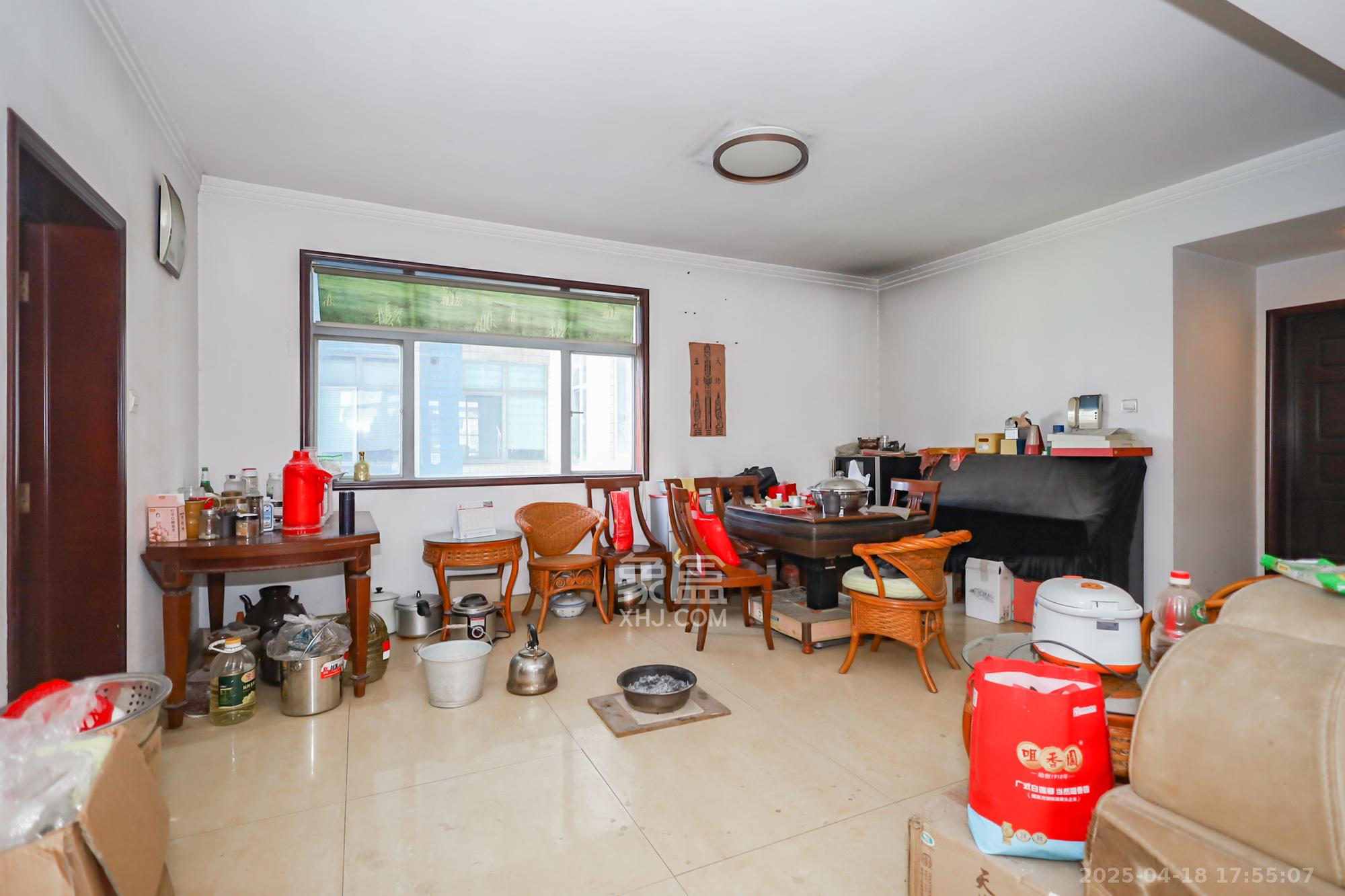 沁园春 4室2厅2卫 158.0万 沁园春 4室2厅2卫 158.0万客厅