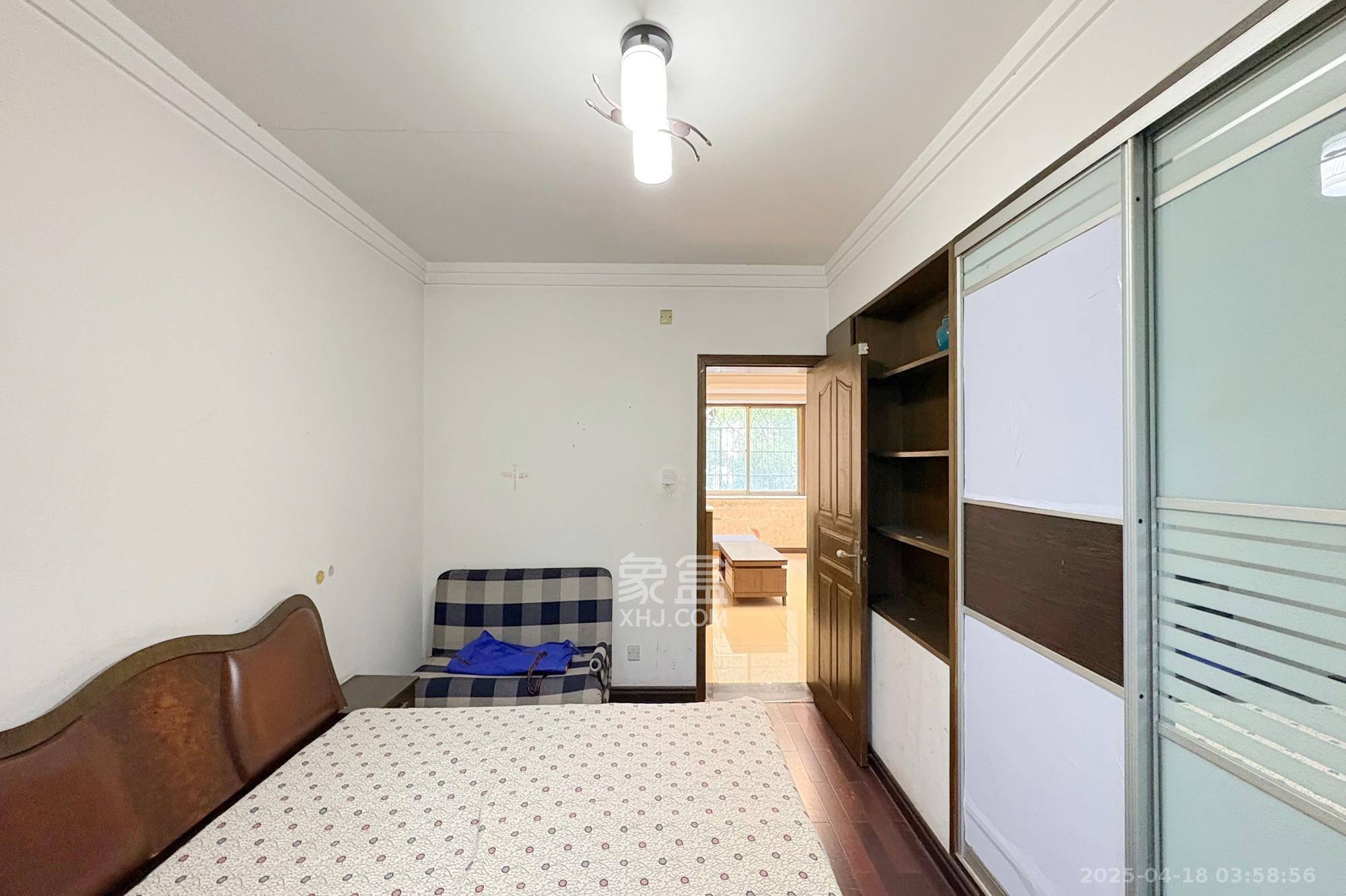 东南明苑 3室1厅1卫 72.0万 东南明苑 3室1厅1卫 72.0万卧室