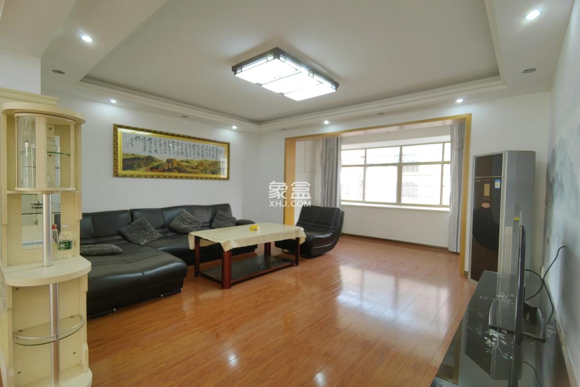 新公安局民警住宅小区  3室2厅2卫    88.8万 新公安局民警住宅小区  3室2厅2卫    88.8万客厅