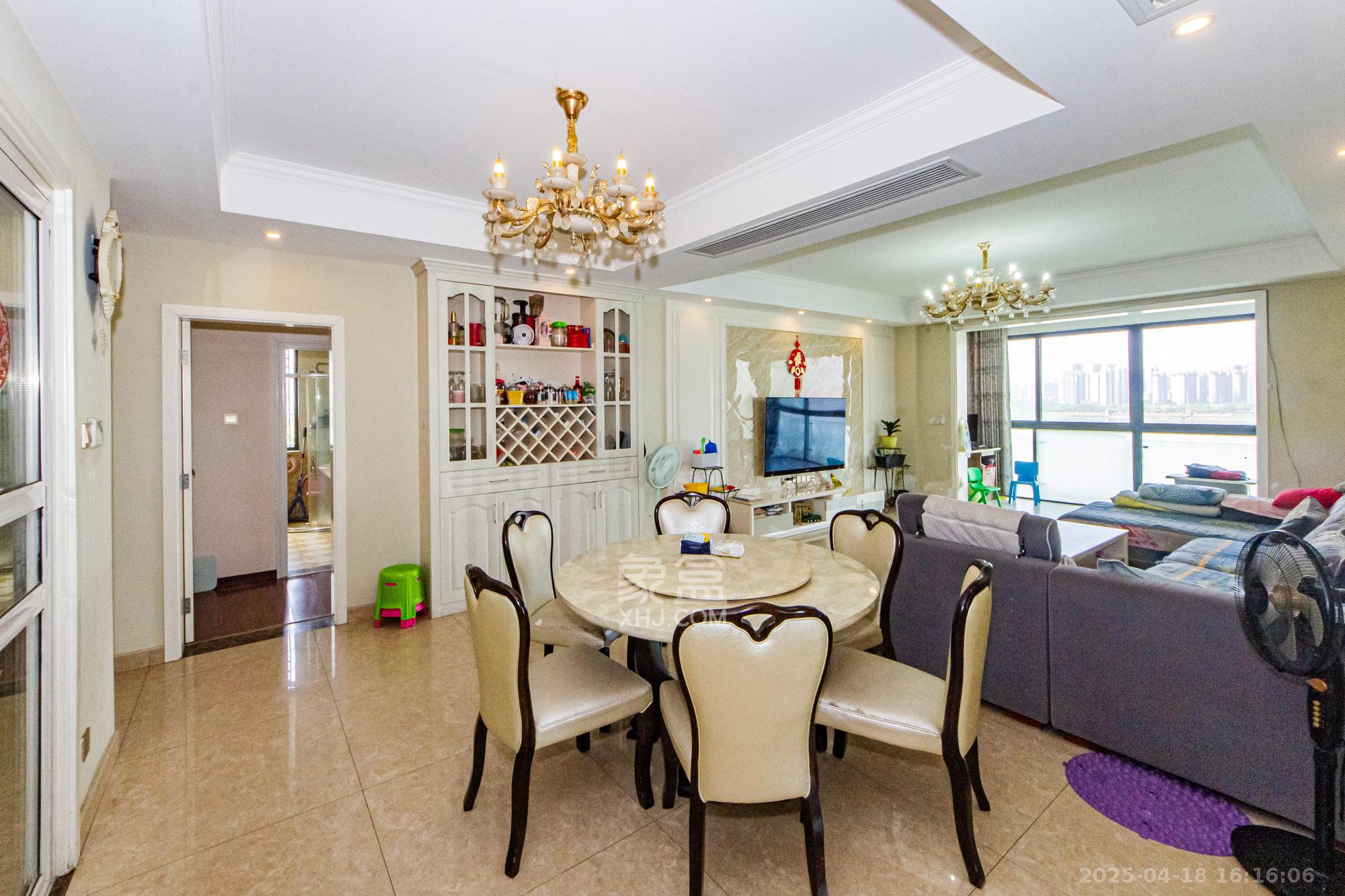 湘江世纪城聚江苑 4室2厅2卫 195.0万 湘江世纪城聚江苑 4室2厅2卫 195.0万客厅