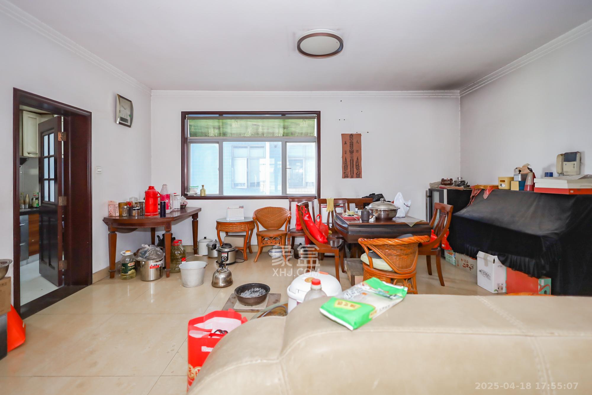 沁园春 4室2厅2卫 158.0万 沁园春 4室2厅2卫 158.0万客厅