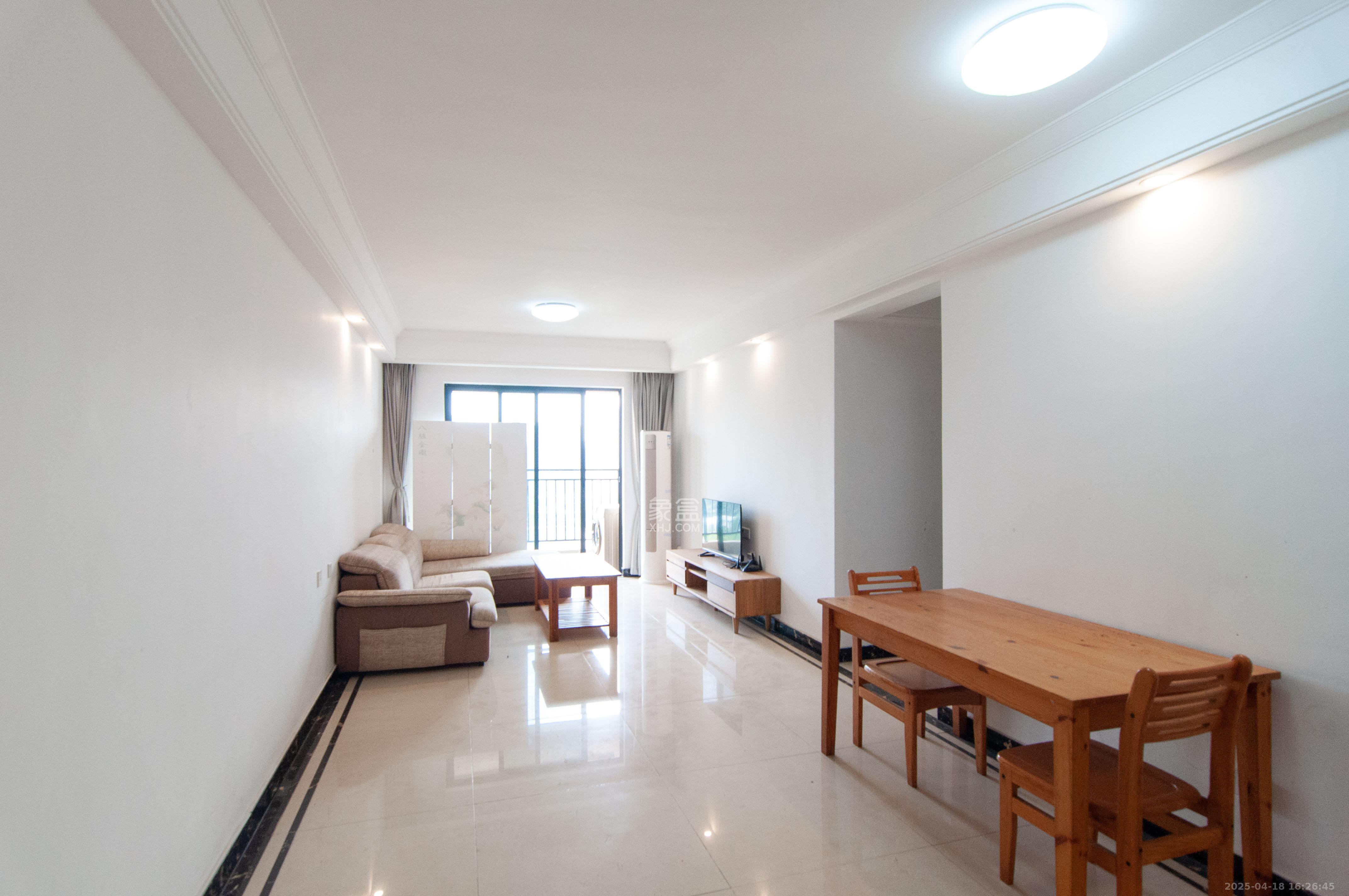 中海梅溪湖壹号  3室2厅2卫    159.0万 中海梅溪湖壹号  3室2厅2卫    159.0万客厅