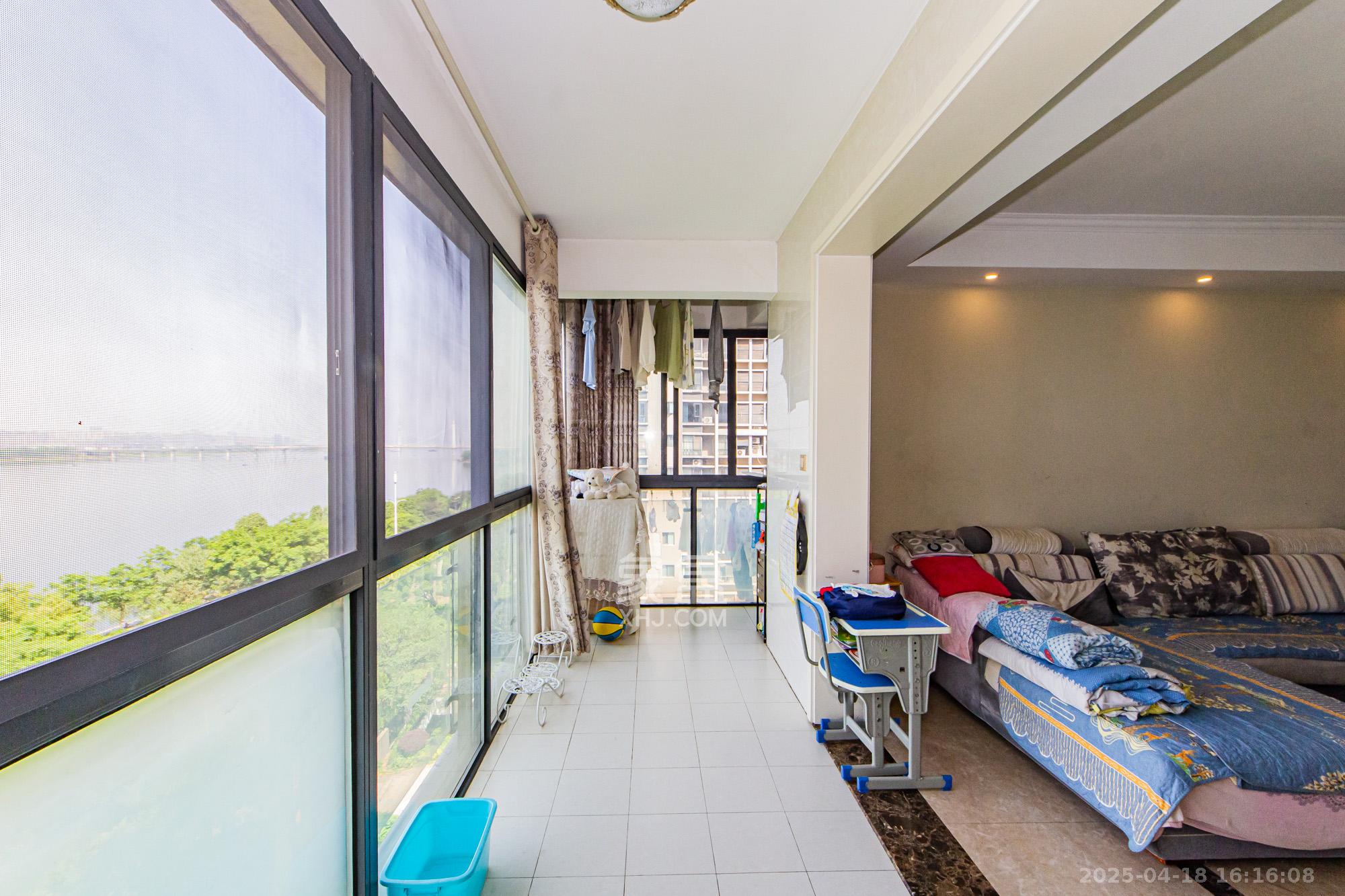 湘江世纪城聚江苑 4室2厅2卫 195.0万 湘江世纪城聚江苑 4室2厅2卫 195.0万阳台