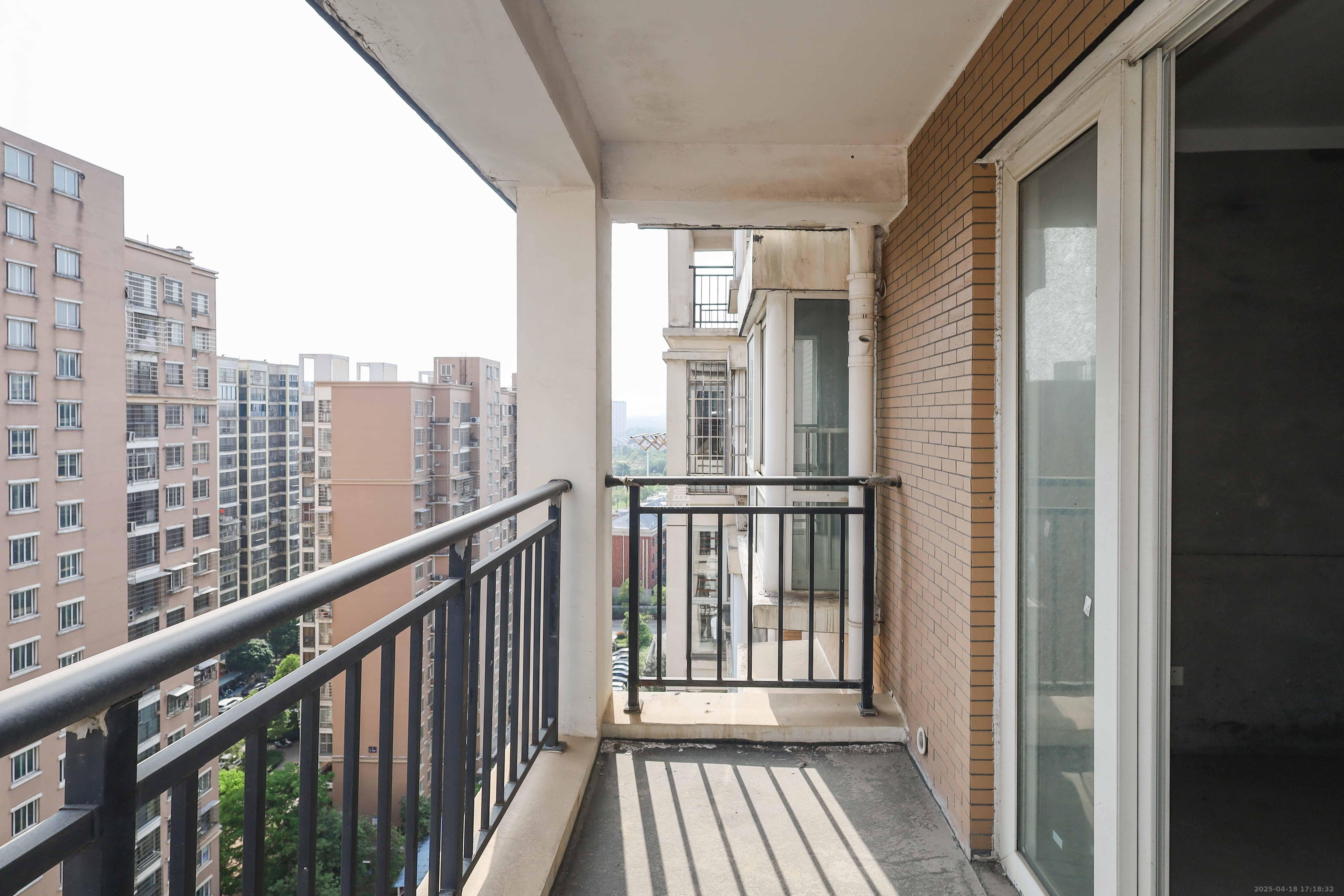 和润园一、二期  2室2厅1卫    43.0万 和润园一、二期  2室2厅1卫    43.0万阳台