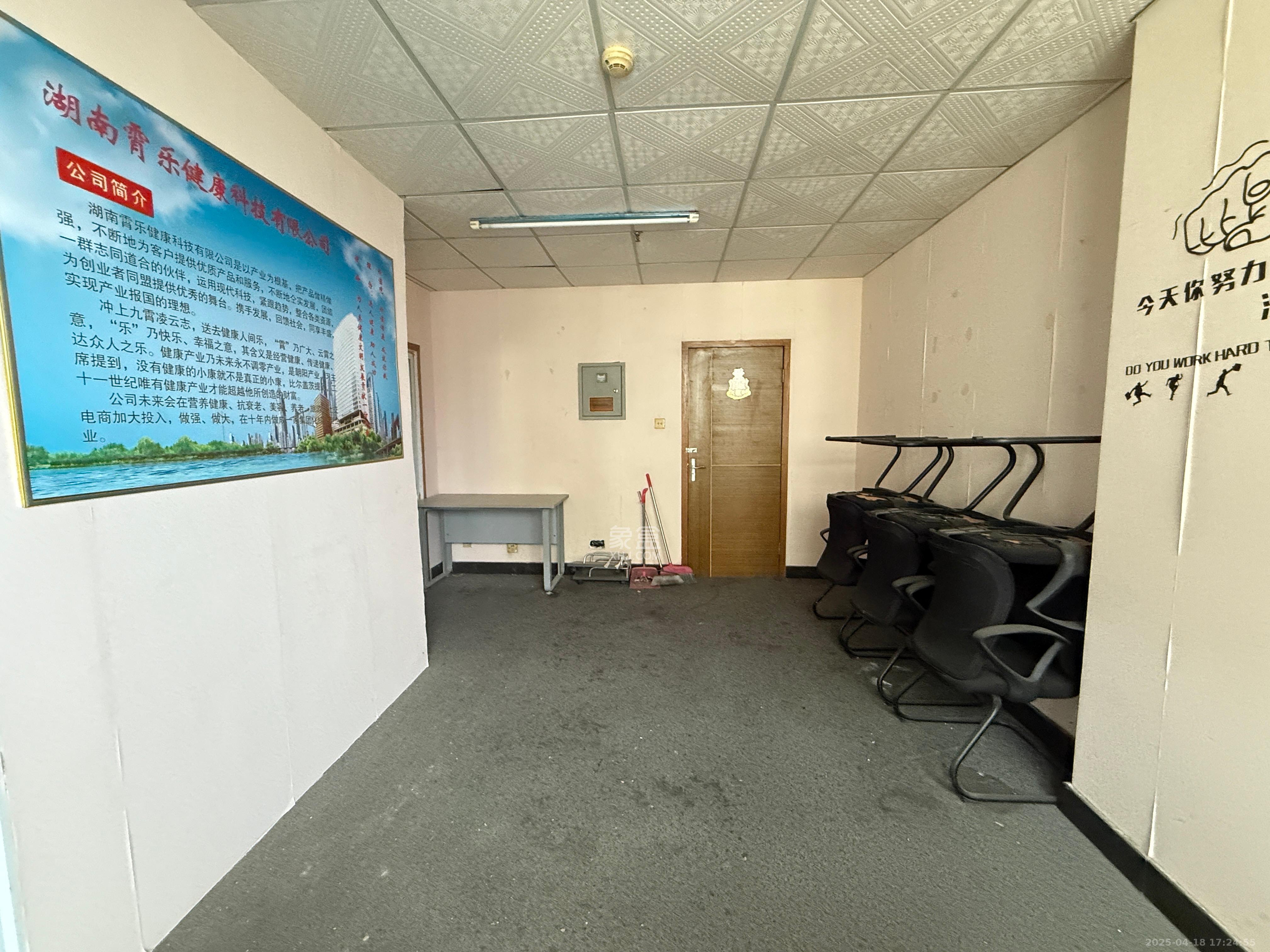 城市之心 1室1厅1卫 1800.0元/月 城市之心 1室1厅1卫 1800.0元/月室内图