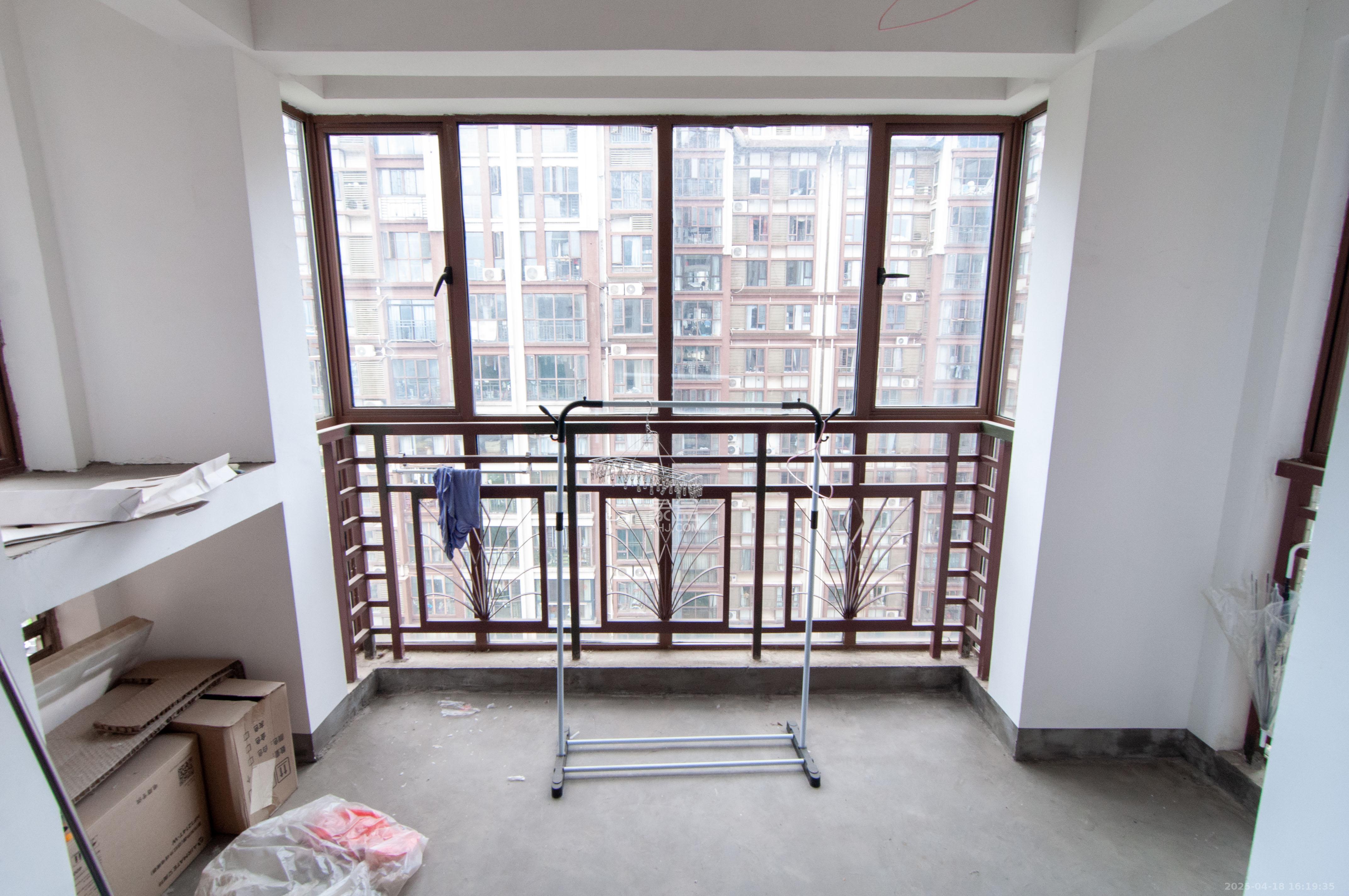 高信向日葵  3室2厅2卫    140.0万其他