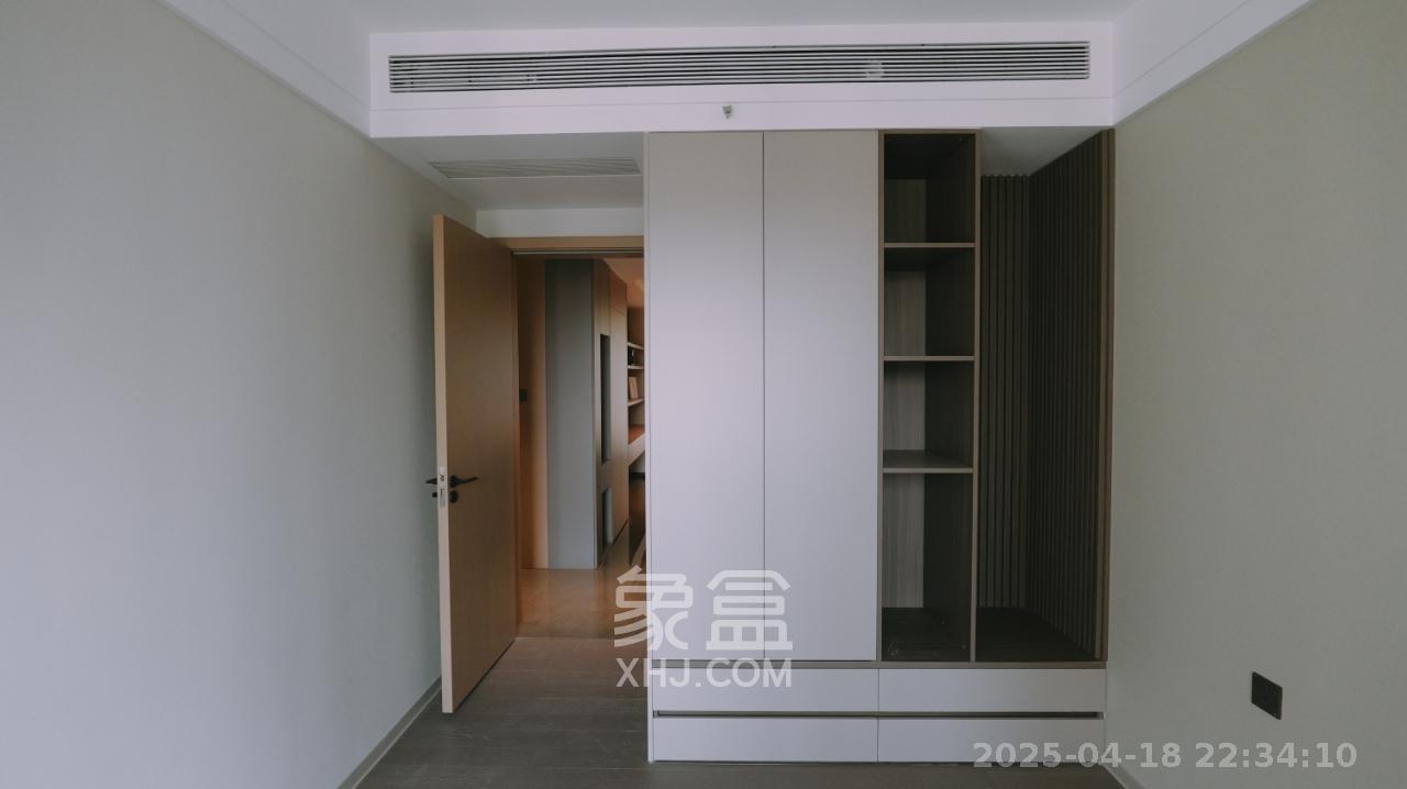 绿地麓云国际  4室2厅2卫   9500.00元/月室内图