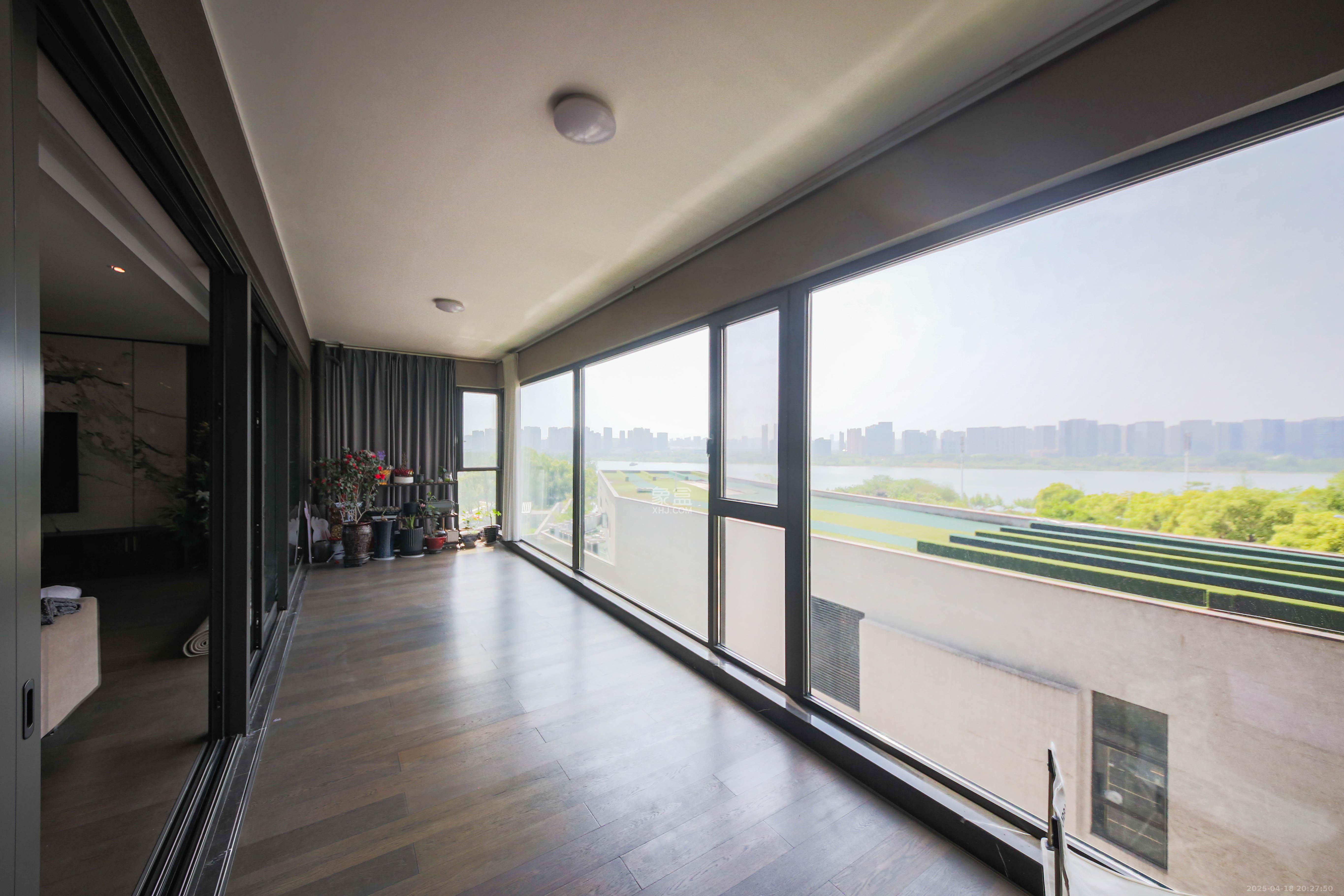 印湘江一期 6室2厅6卫 799.0万 印湘江一期 6室2厅6卫 799.0万阳台