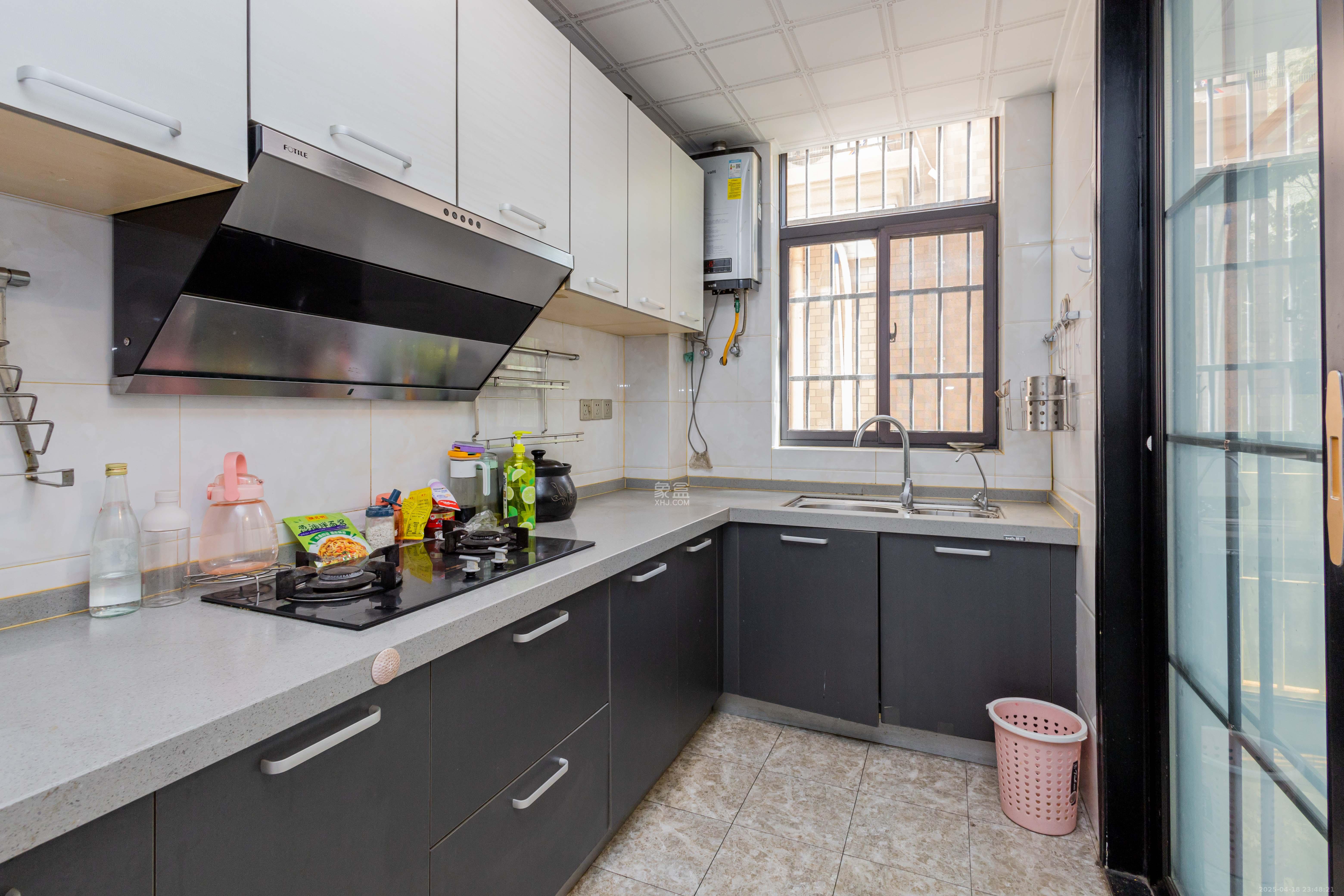 康桥长郡 4室2厅2卫 98.0万 康桥长郡 4室2厅2卫 98.0万厨房