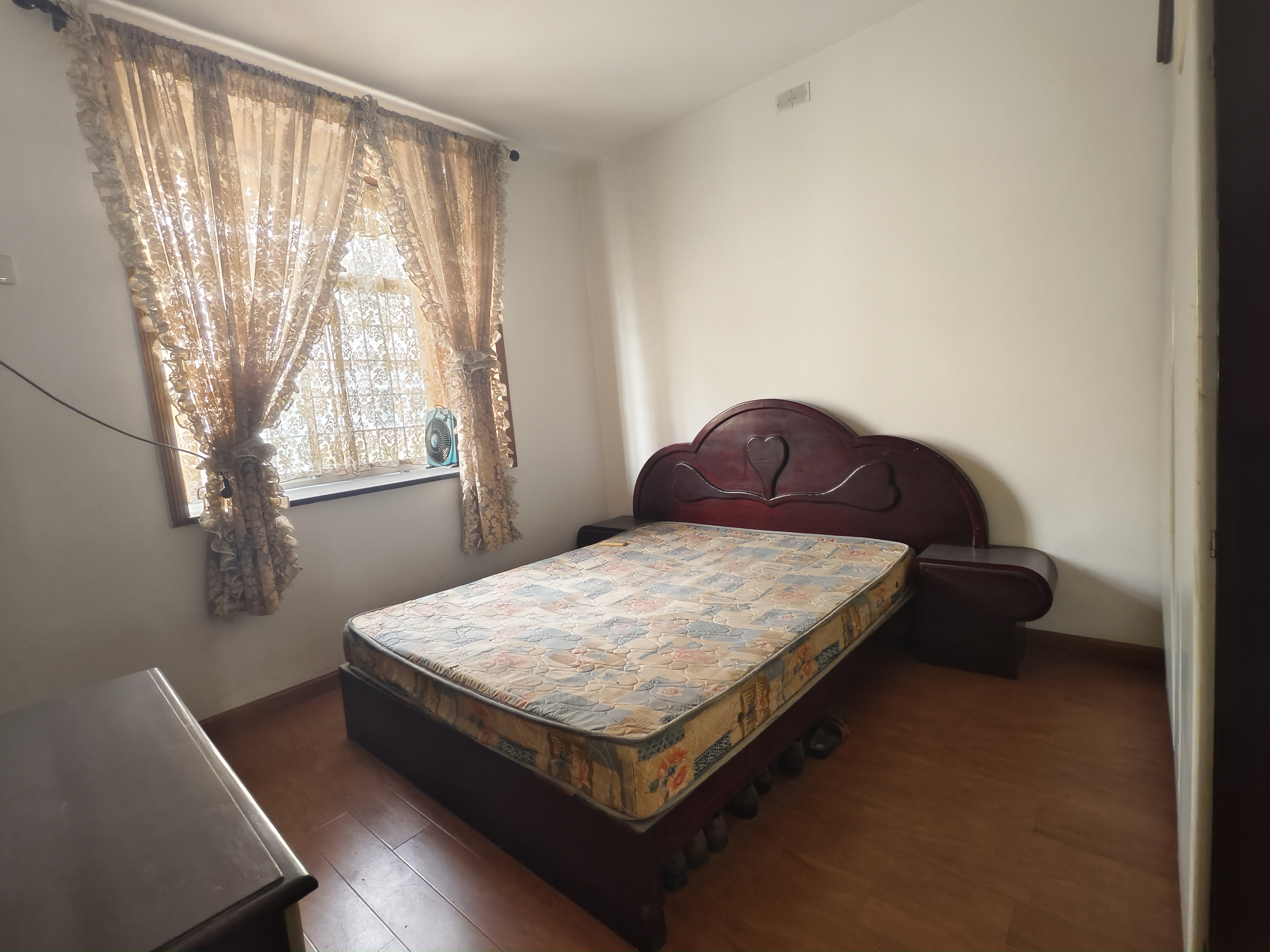 阳光别墅  5室2厅2卫    155.0万 阳光别墅  5室2厅2卫    155.0万客厅