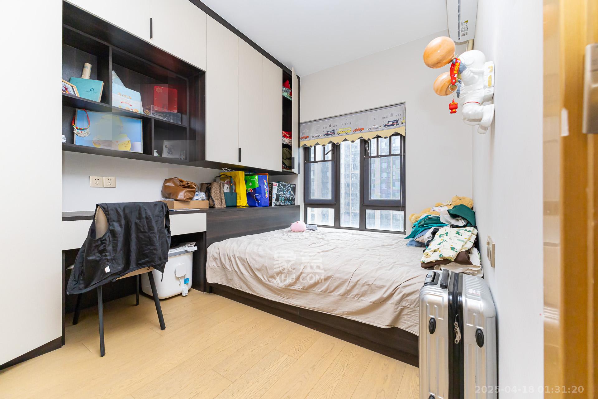 时代倾城四期 3室2厅2卫 120.0万 时代倾城四期 3室2厅2卫 120.0万卧室