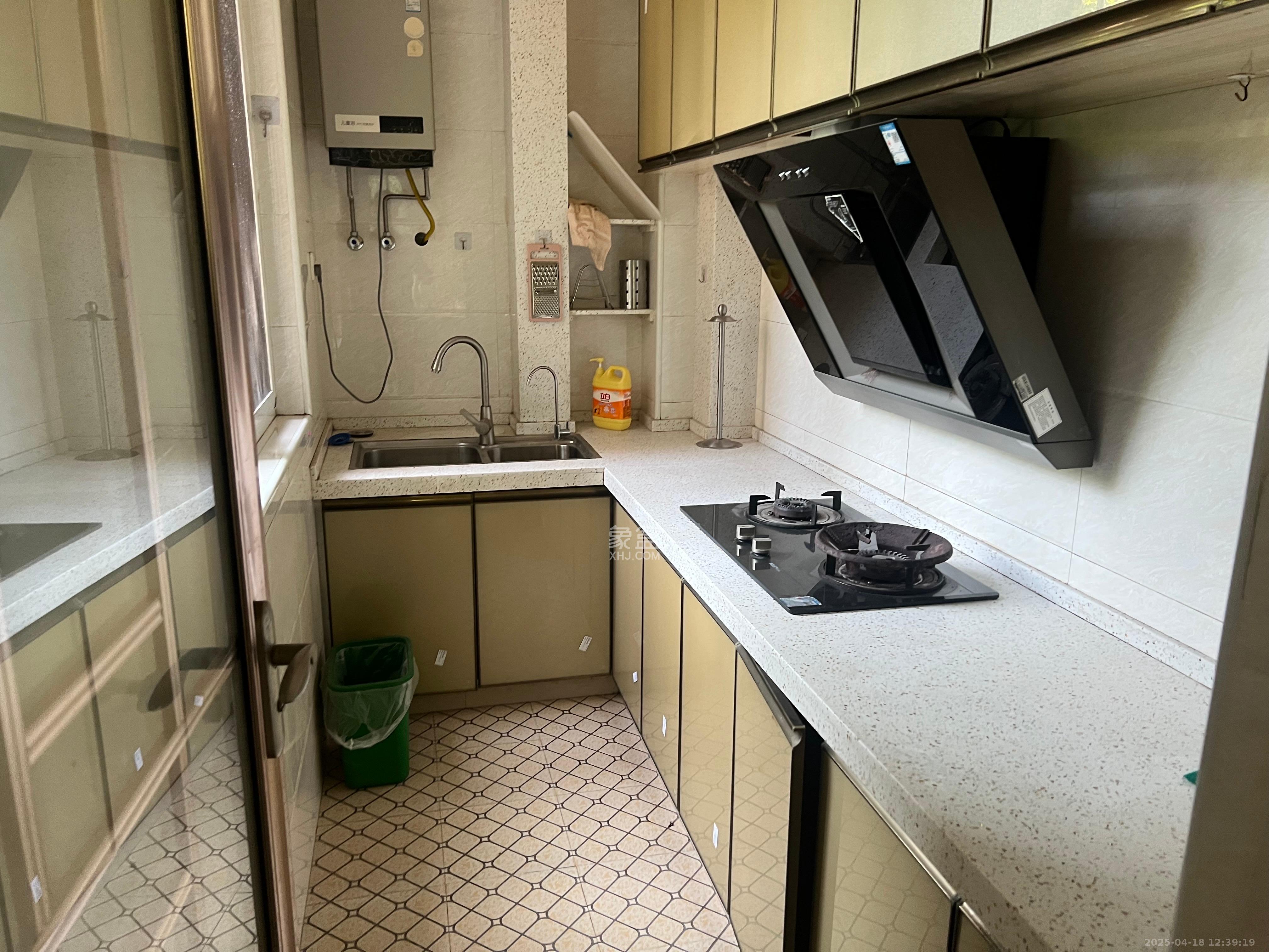 嘉顺苑 1室2厅1卫 2200.0元/月 嘉顺苑 1室2厅1卫 2200.0元/月室内图