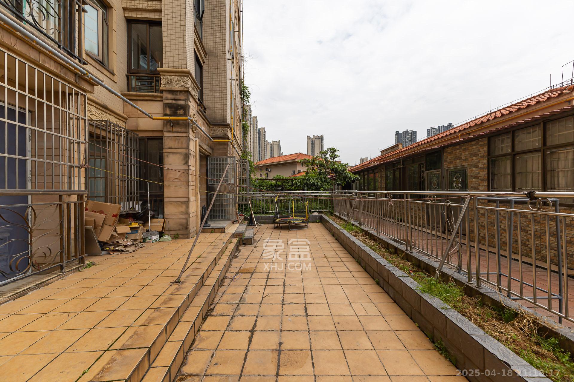 长沙玫瑰园 3室2厅2卫 1700.0元/月 长沙玫瑰园 3室2厅2卫 1700.0元/月室内图