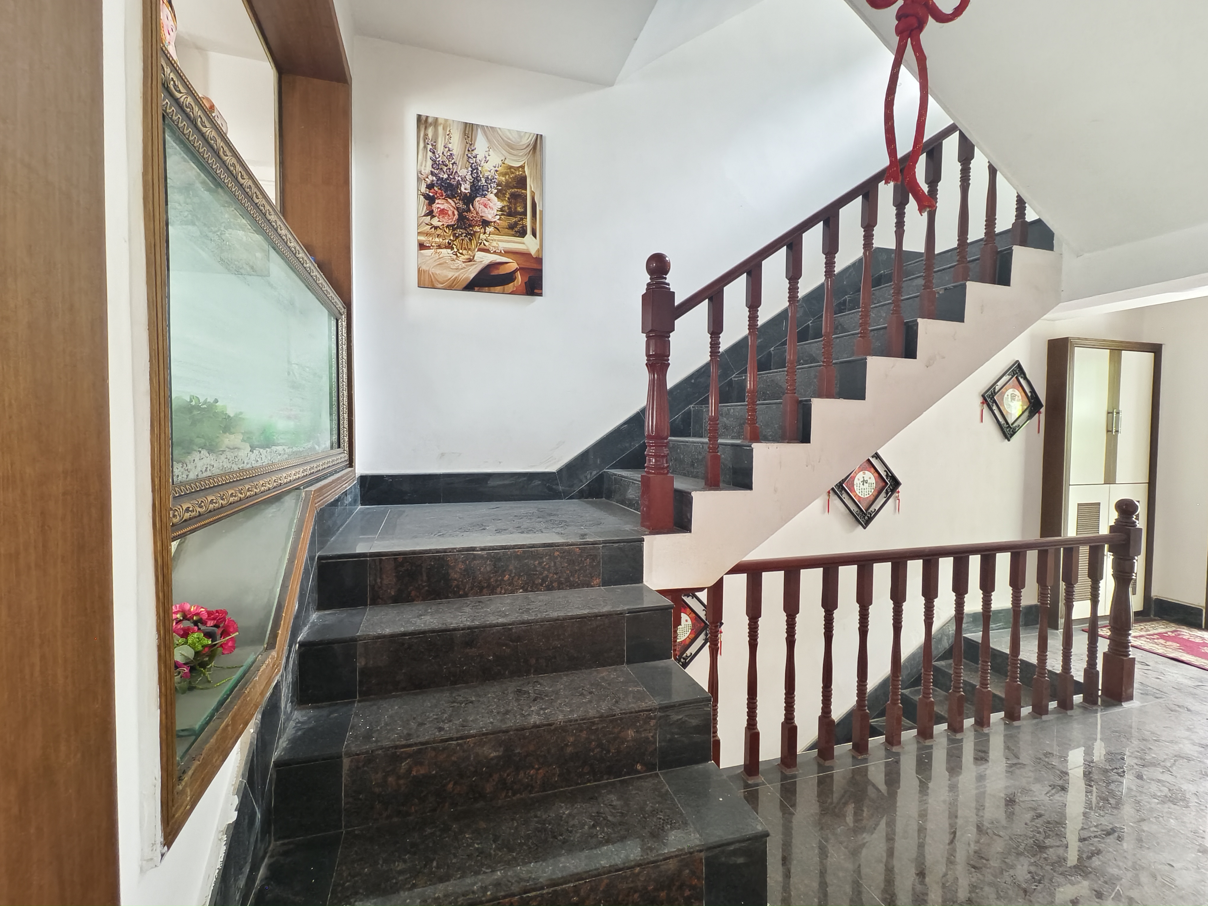 阳光别墅  5室2厅2卫    155.0万 阳光别墅  5室2厅2卫    155.0万客厅