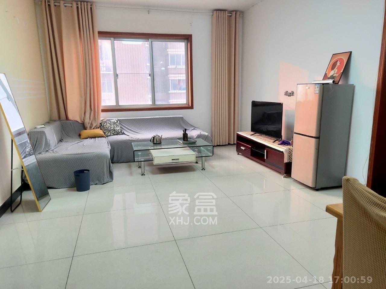 上河国际B座  3室1厅1卫   2400.00元/月