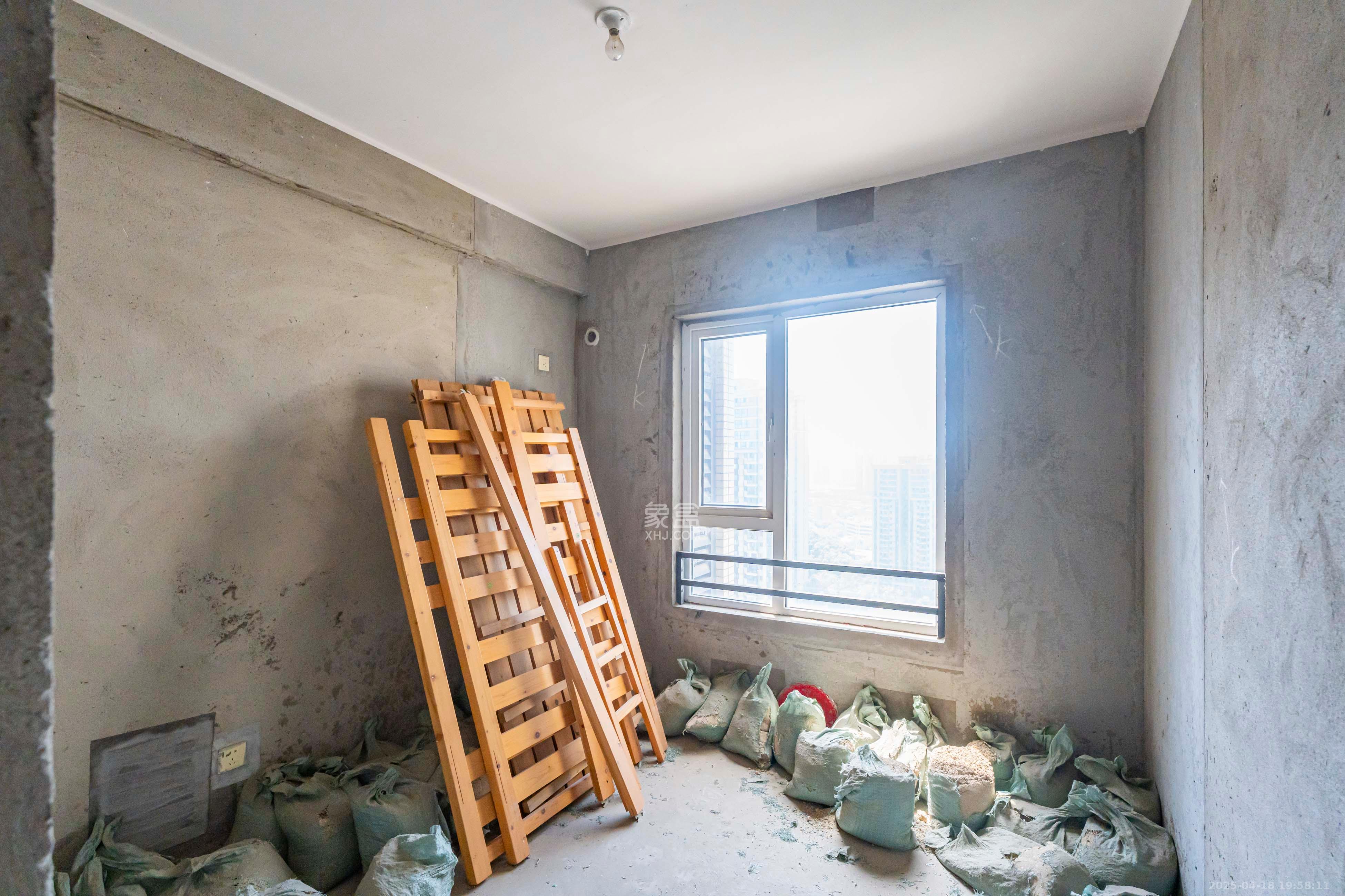 五矿沁园金城(春和景园) 3室2厅1卫 68.0万 五矿沁园金城(春和景园) 3室2厅1卫 68.0万卧室