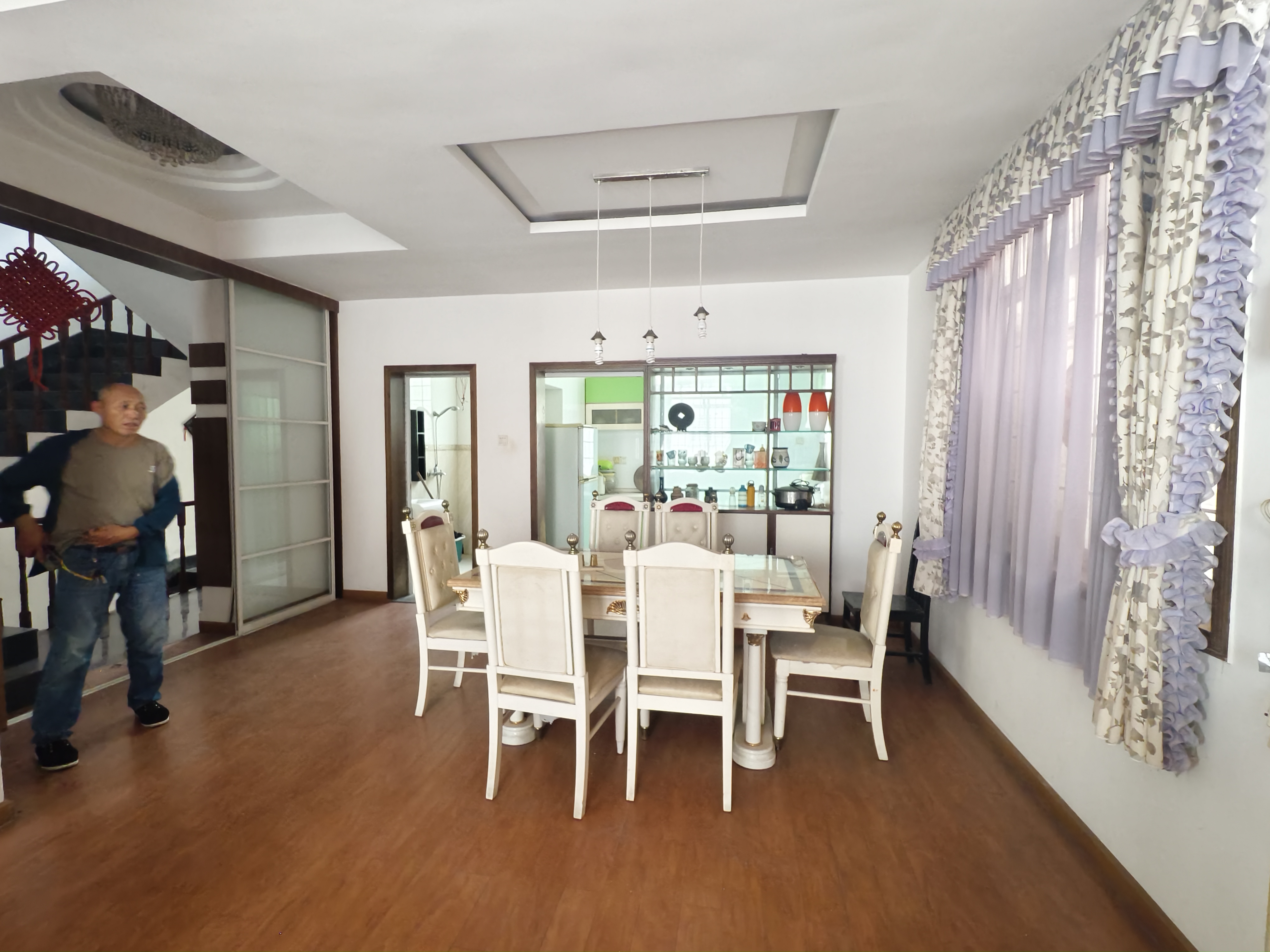 阳光别墅  5室2厅2卫    155.0万 阳光别墅  5室2厅2卫    155.0万客厅