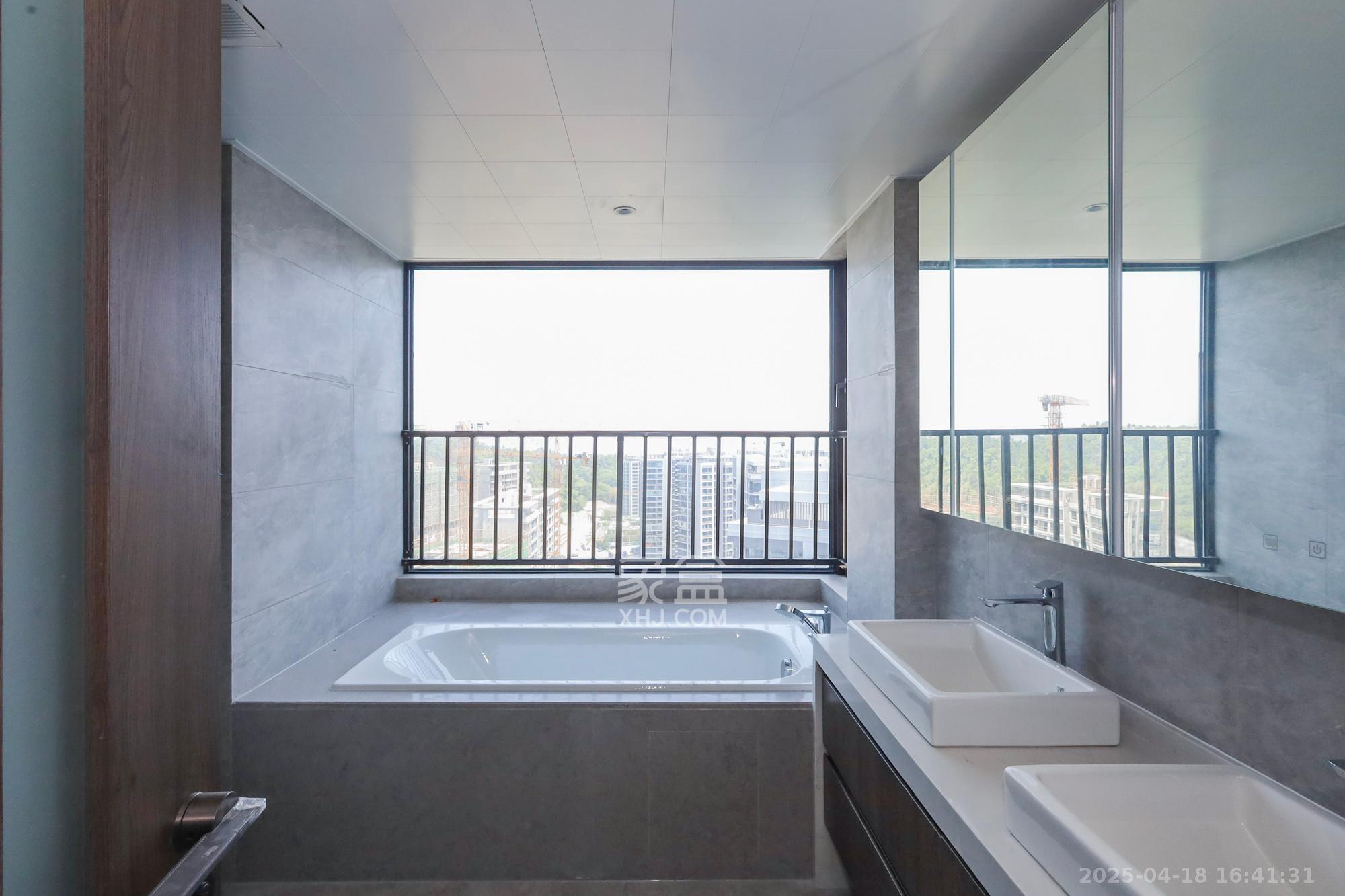 万科森林公园 4室2厅2卫 238.0万 万科森林公园 4室2厅2卫 238.0万卫生间