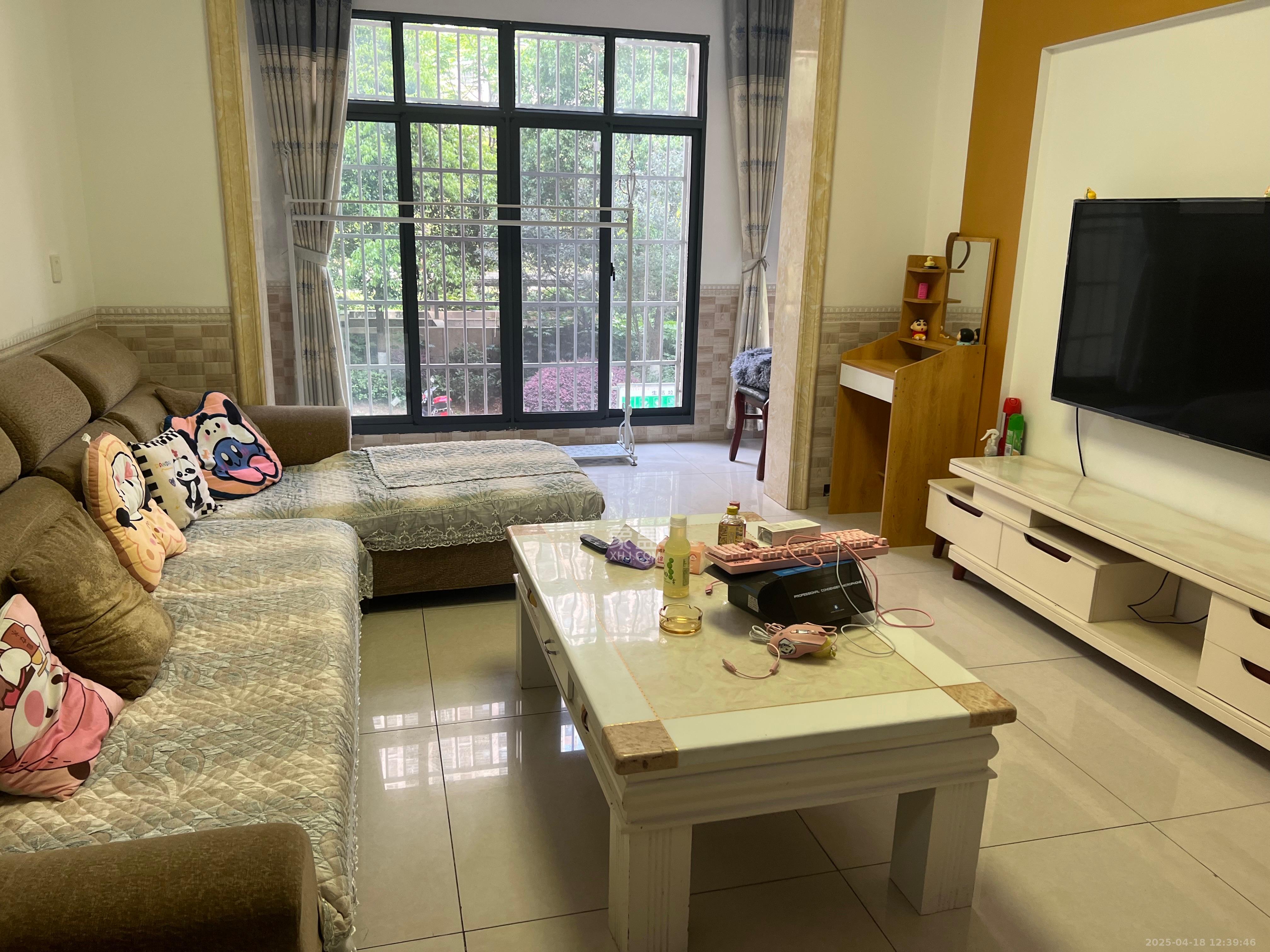 嘉顺苑 1室2厅1卫 2200.0元/月 嘉顺苑 1室2厅1卫 2200.0元/月室内图