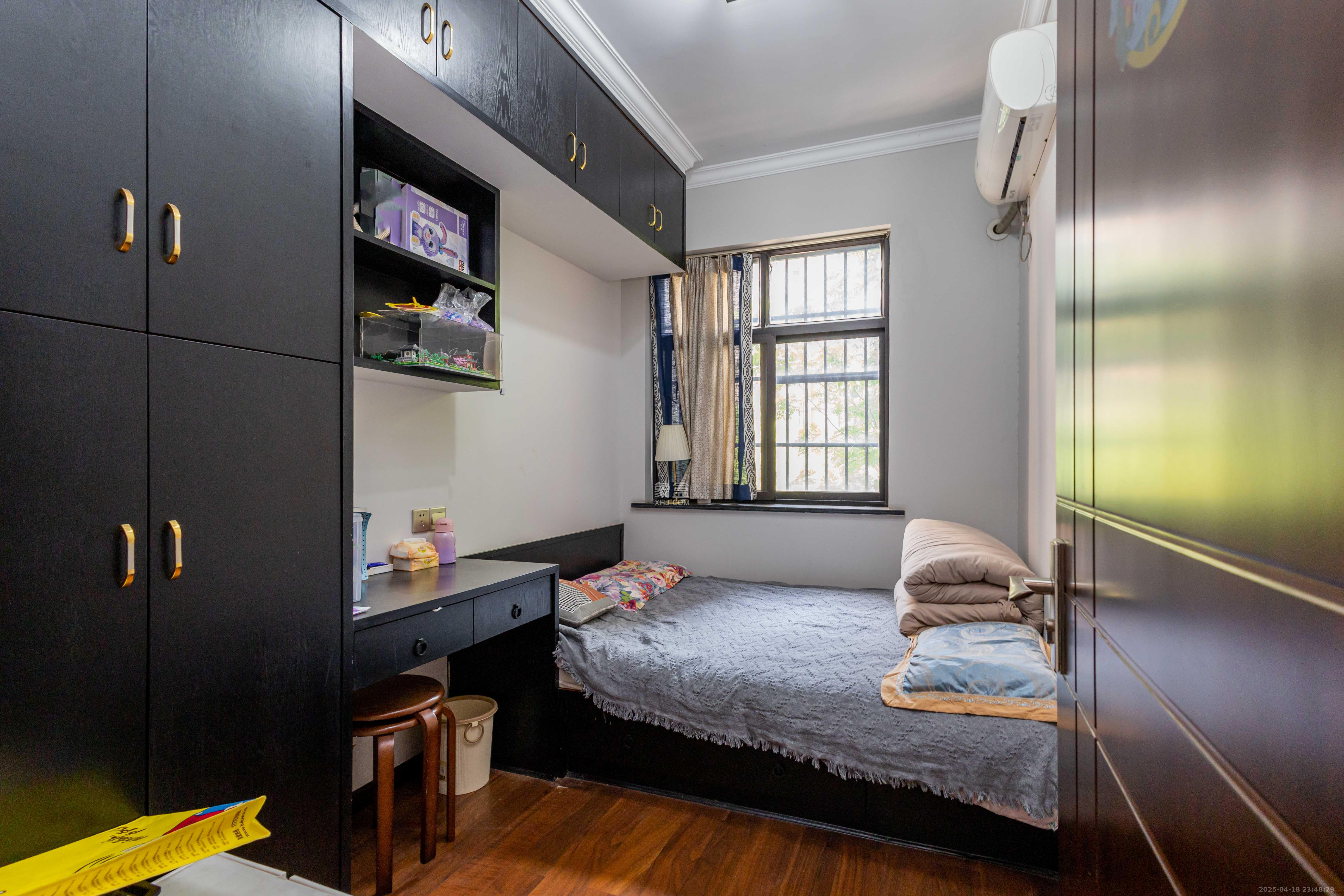 康桥长郡 4室2厅2卫 98.0万 康桥长郡 4室2厅2卫 98.0万卧室