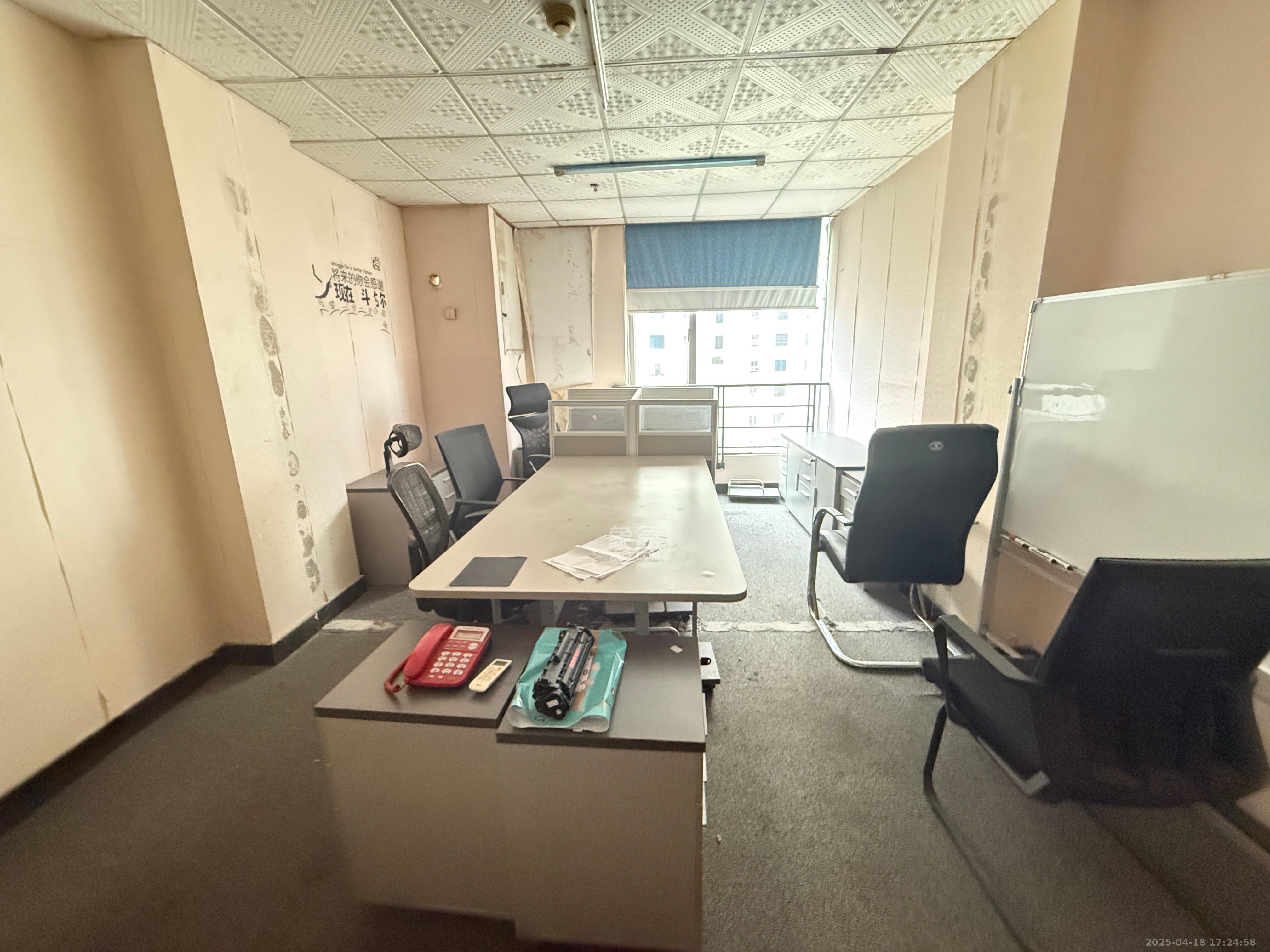 城市之心 1室1厅1卫 1800.0元/月 城市之心 1室1厅1卫 1800.0元/月室内图