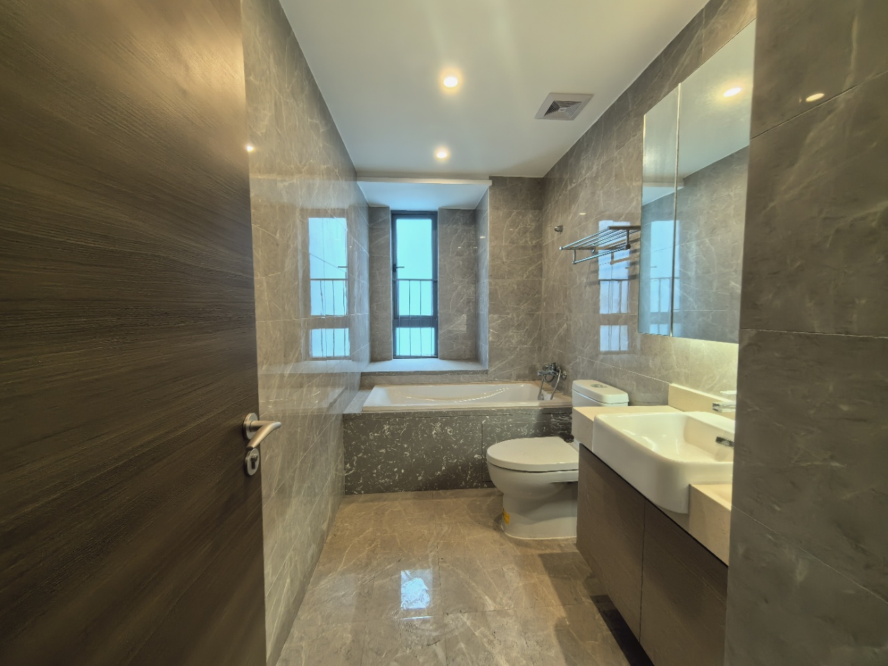 环球100宝龙城  2室0厅1卫    75.0万 环球100宝龙城  2室0厅1卫    75.0万室内图