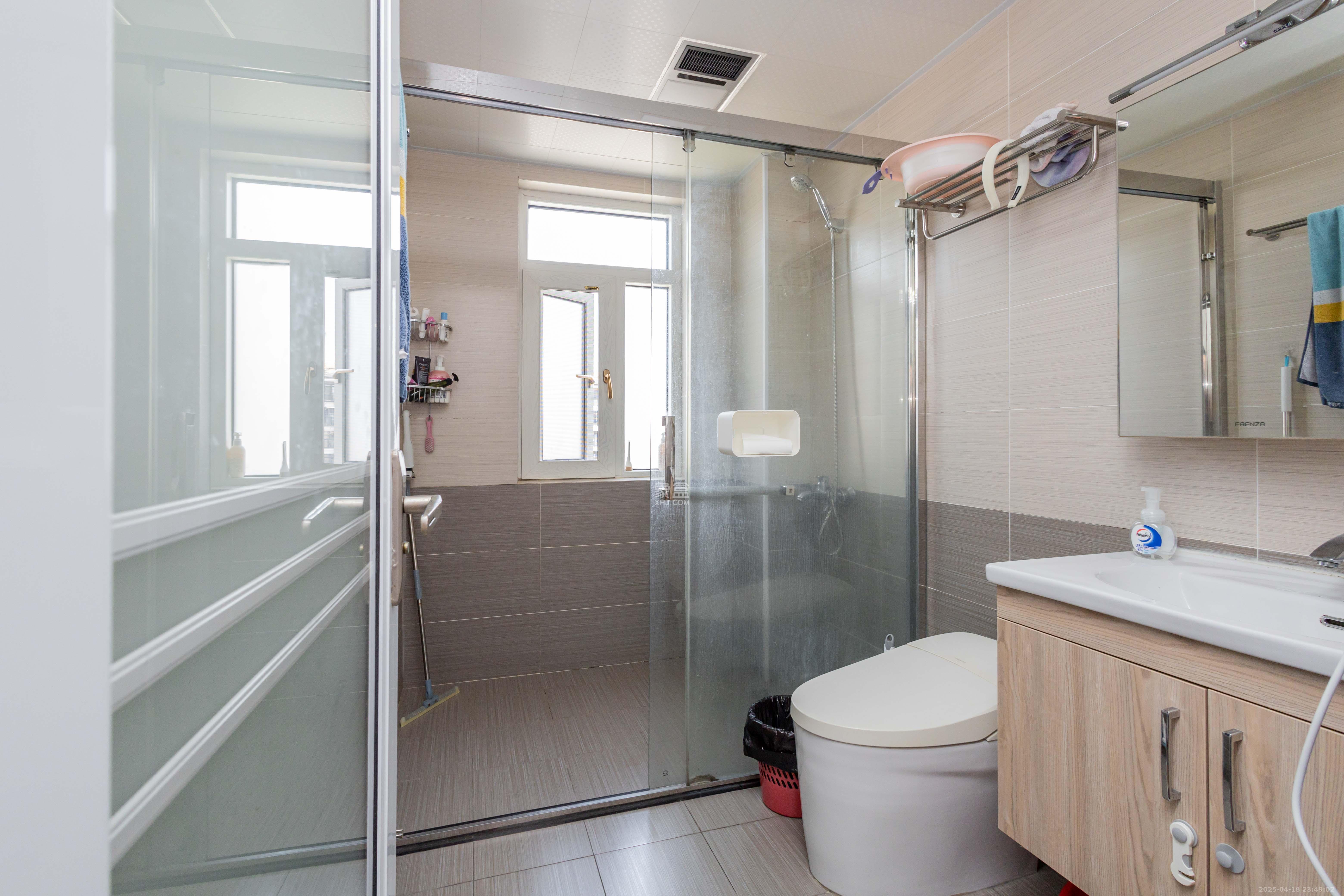 康桥长郡 4室2厅2卫 90.0万 康桥长郡 4室2厅2卫 90.0万卫生间