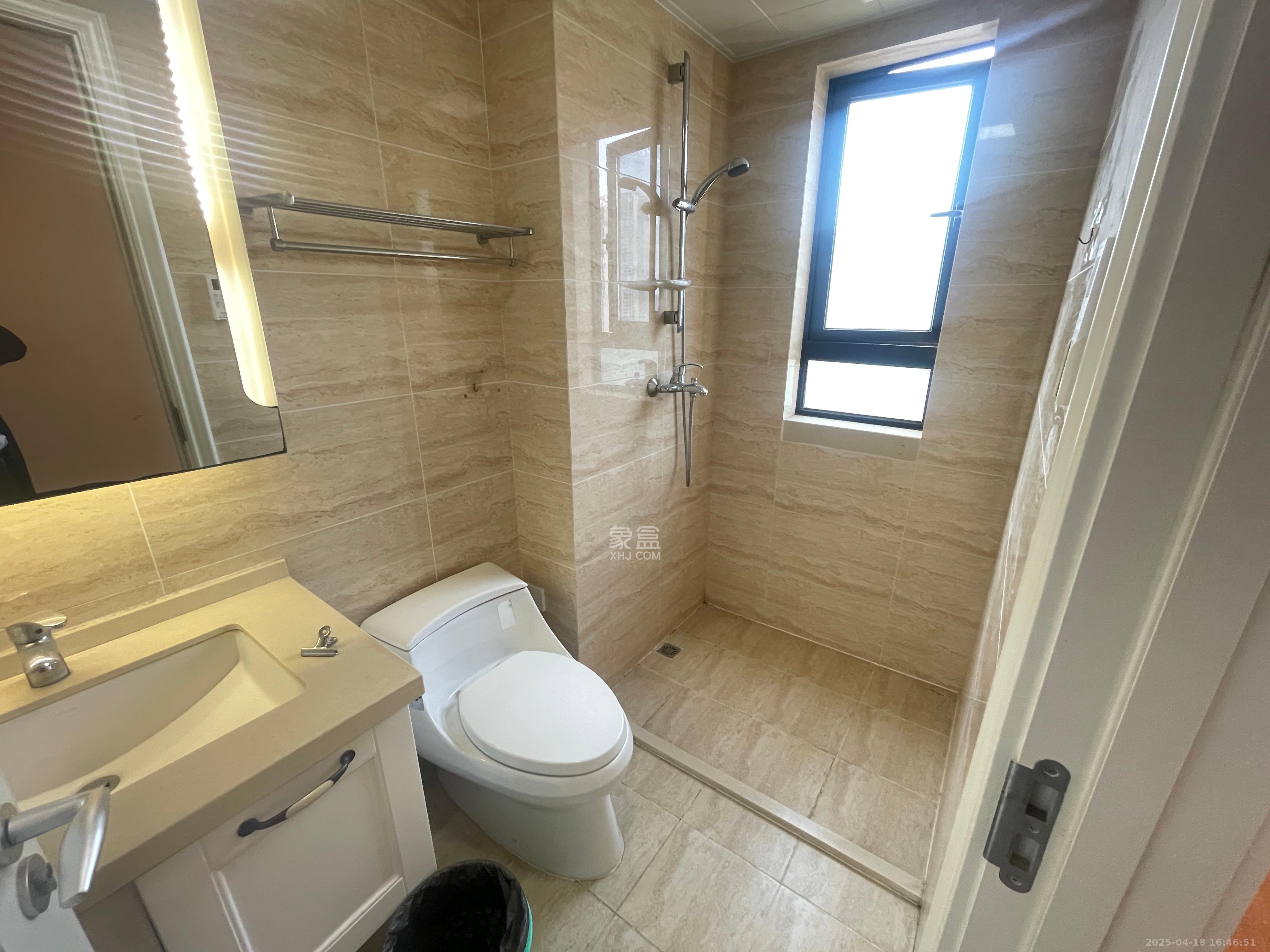 万科魅力之城观澜里 3室2厅2卫 2700.0元/月 万科魅力之城观澜里 3室2厅2卫 2700.0元/月室内图