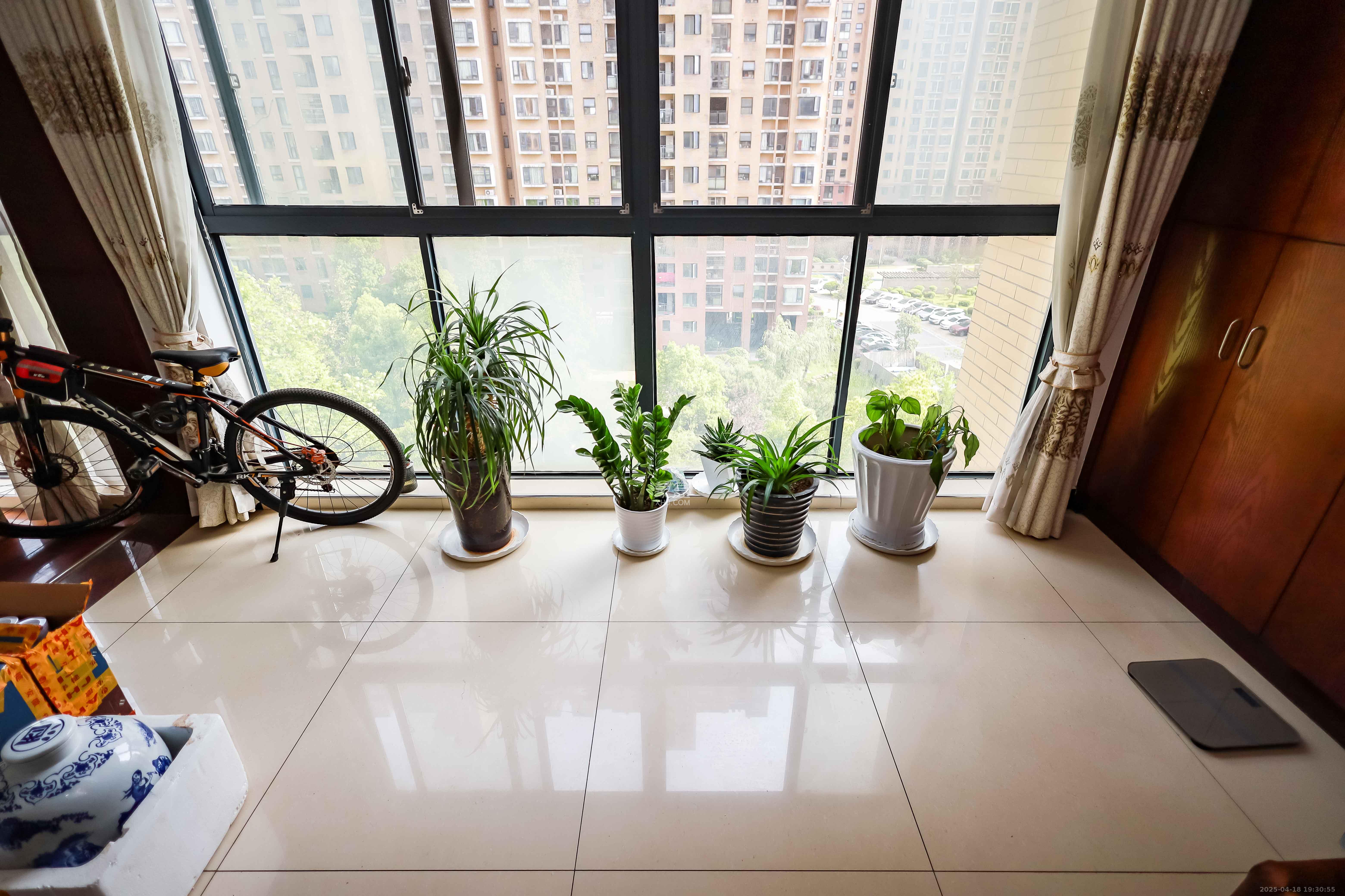 北京御园一二期(国泰嘉园) 4室2厅2卫 165.0万 北京御园一二期(国泰嘉园) 4室2厅2卫 165.0万阳台