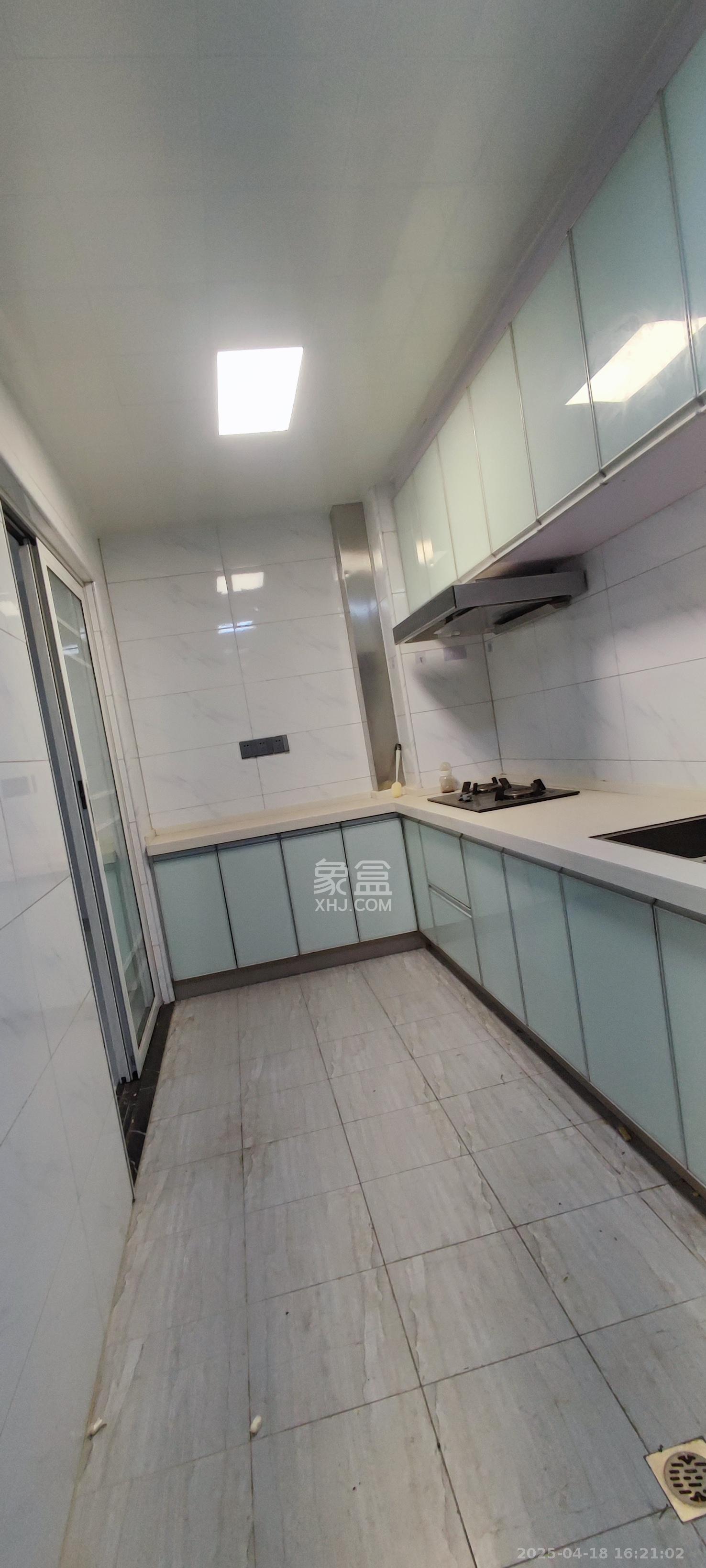 未来漫城 3室2厅2卫 2100.0元/月 未来漫城 3室2厅2卫 2100.0元/月室内图