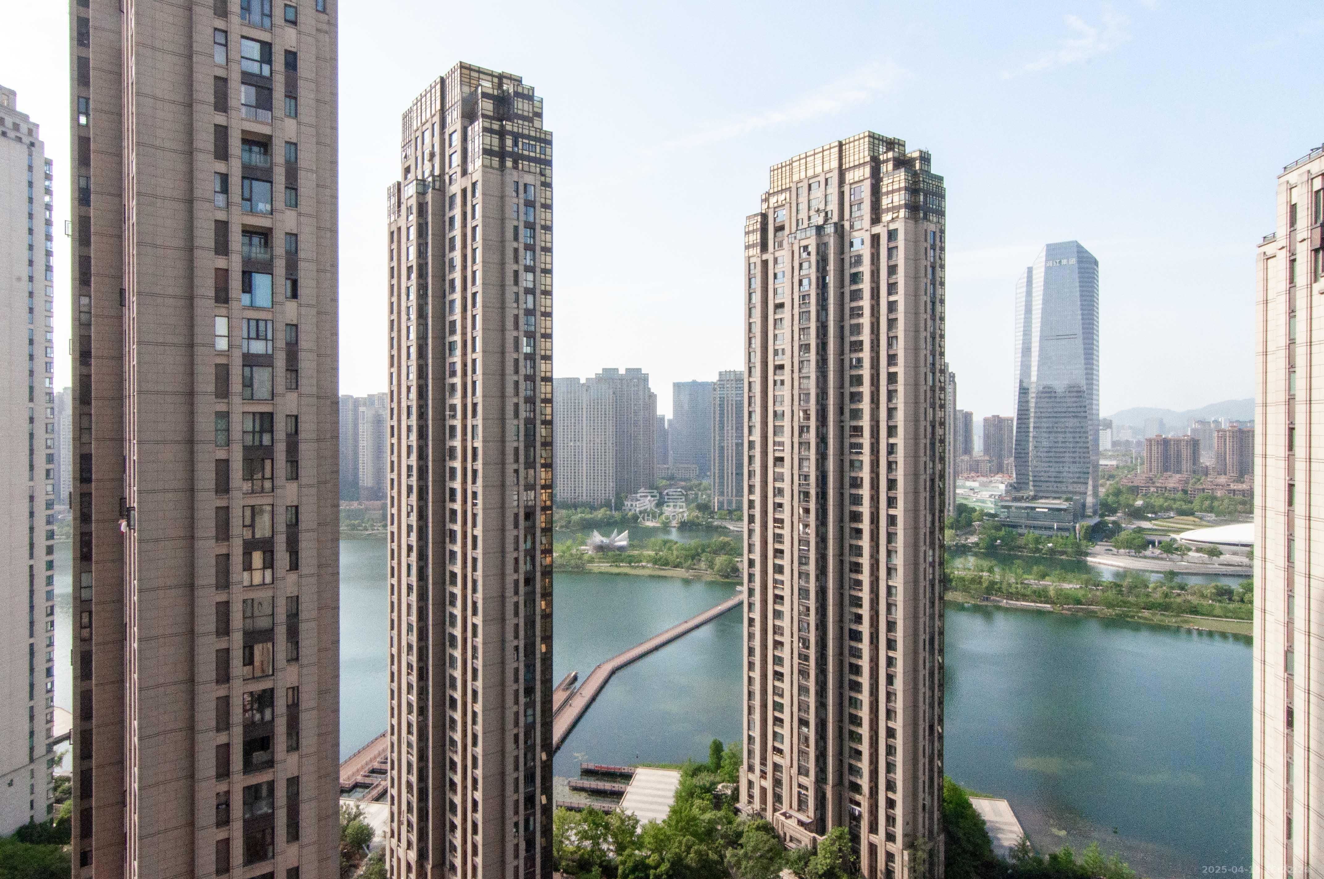 金茂梅溪湖  4室2厅1卫    258.0万其他