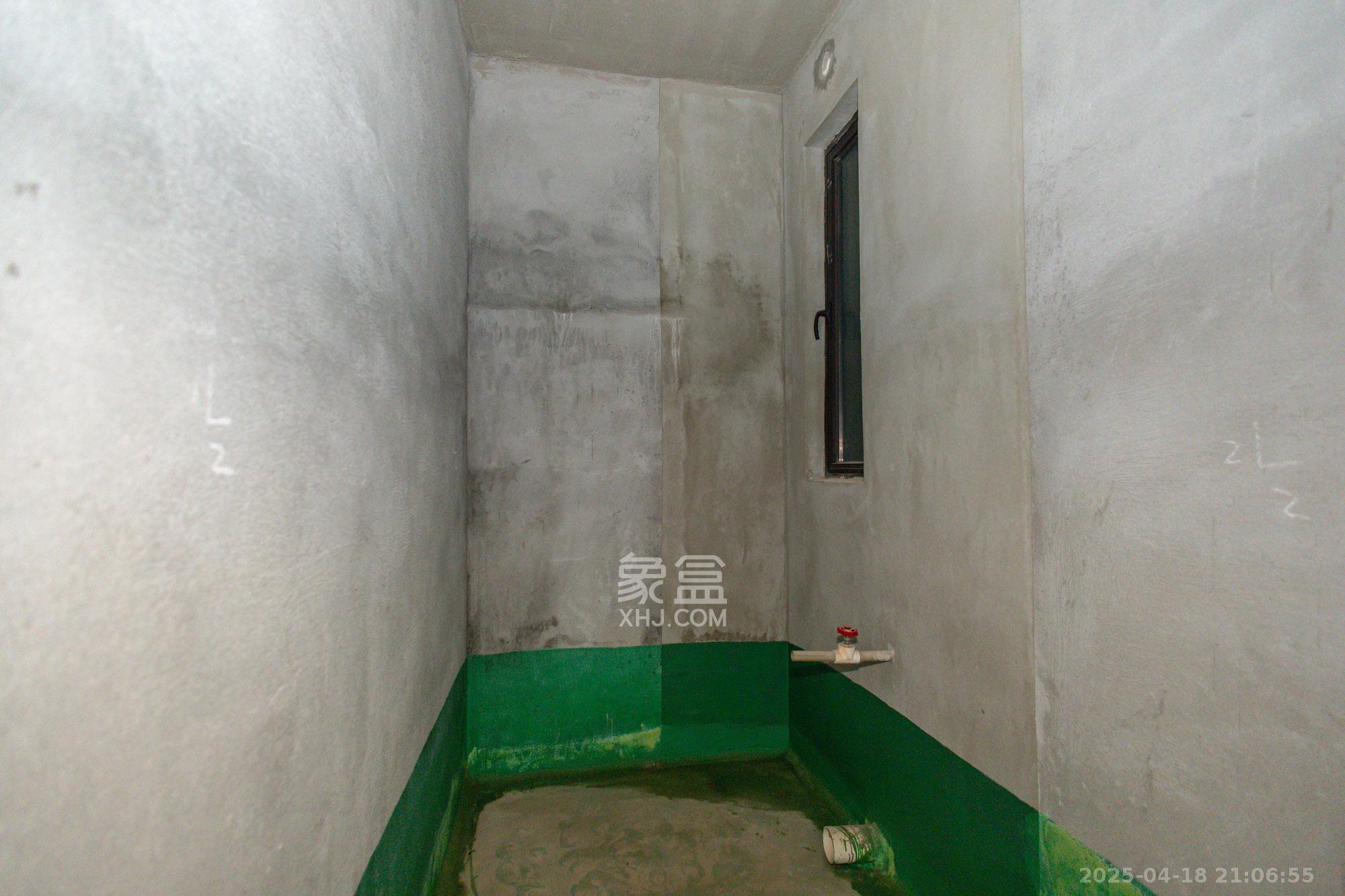 东原麓印长江C区 6室3厅3卫 356.0万 东原麓印长江C区 6室3厅3卫 356.0万卫生间