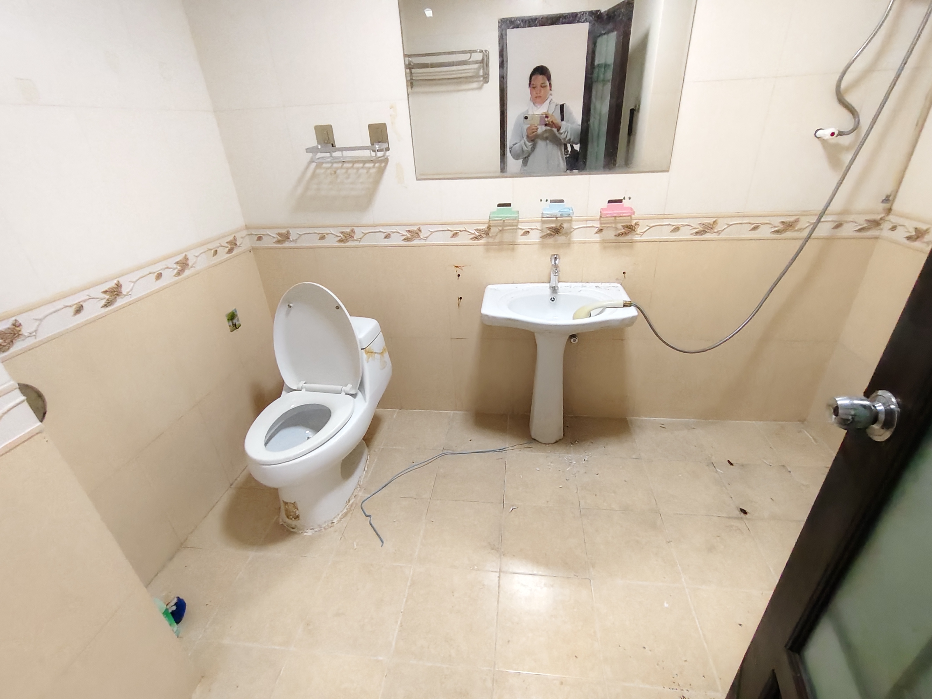 荣静大厦 2室1厅1卫 1400.0元/月 荣静大厦 2室1厅1卫 1400.0元/月室内图