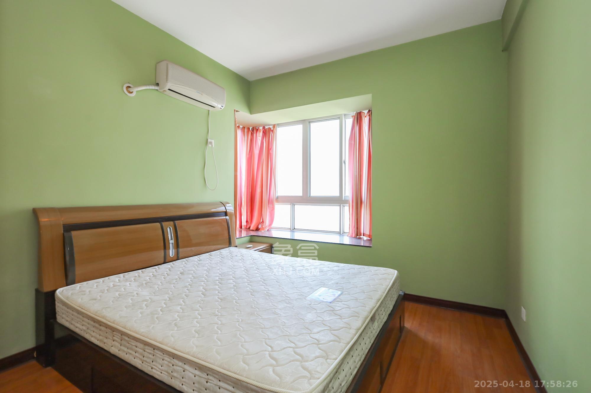 江岸景苑 3室2厅2卫 165.0万 江岸景苑 3室2厅2卫 165.0万卧室