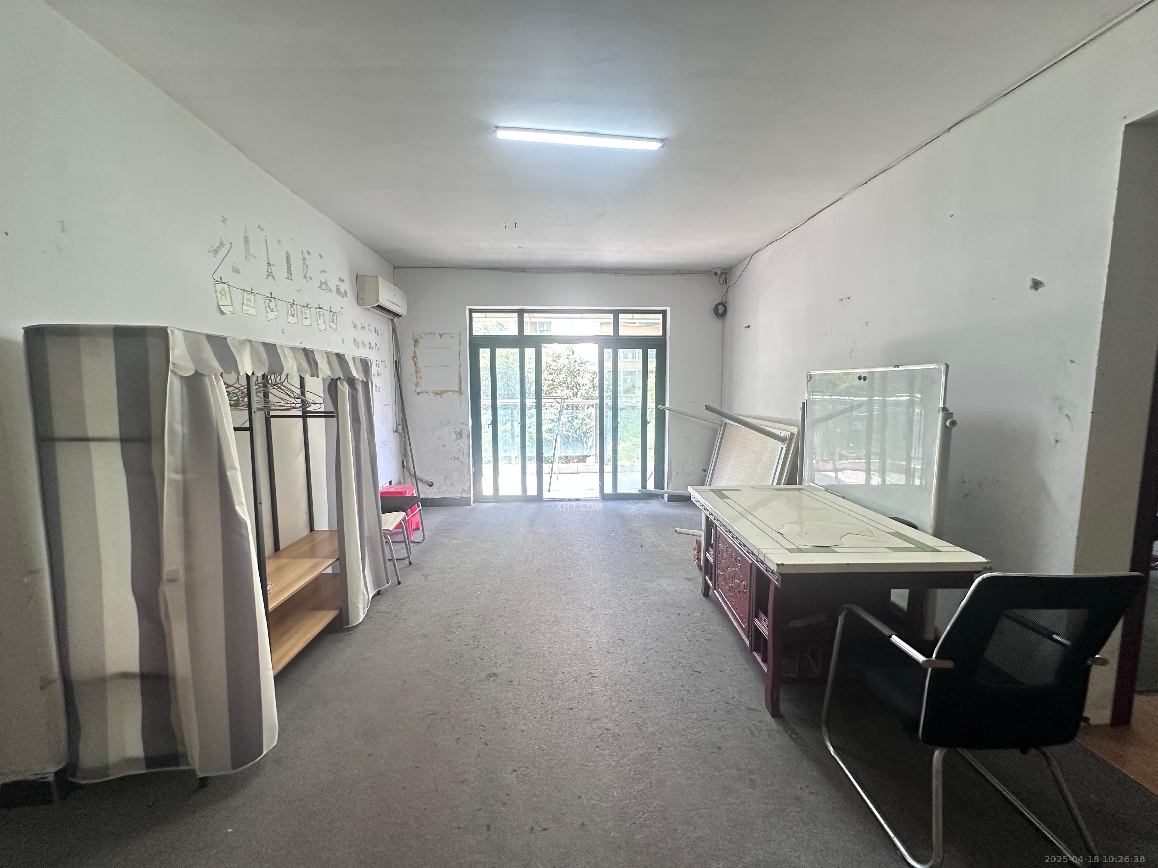 高鑫麓城 3室2厅1卫 2500.0元/月 高鑫麓城 3室2厅1卫 2500.0元/月室内图