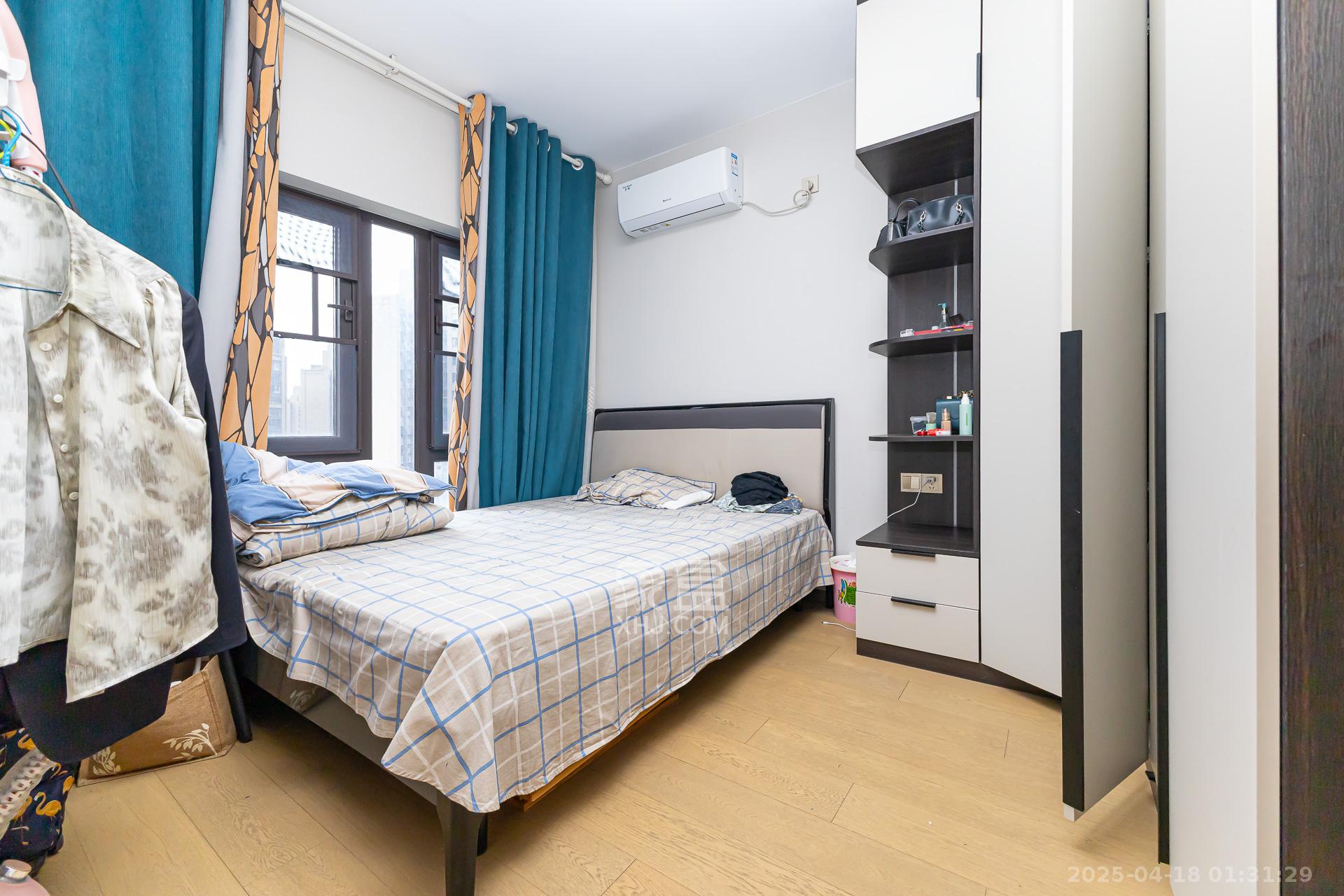 时代倾城四期 3室2厅2卫 120.0万 时代倾城四期 3室2厅2卫 120.0万卧室