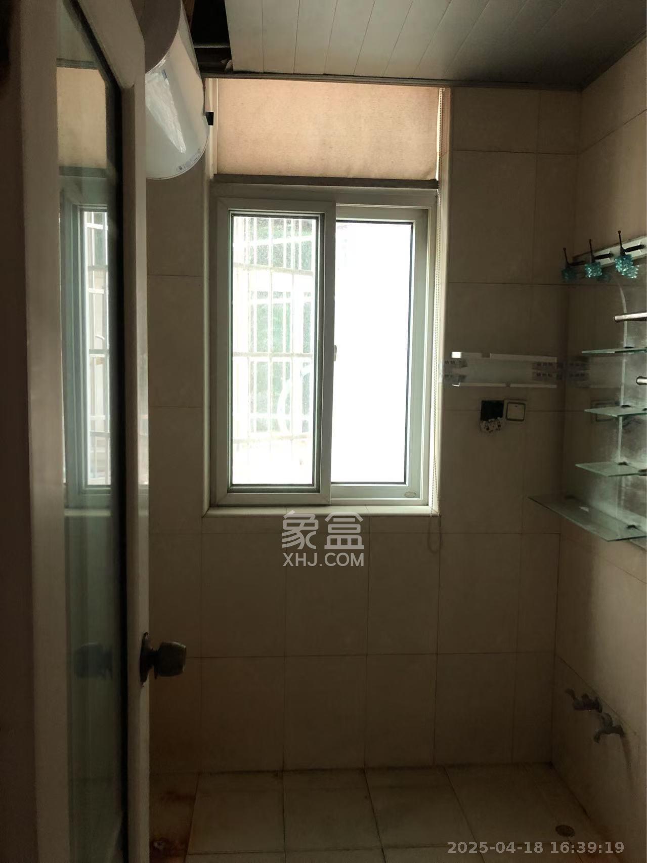 欣安小区 3室2厅1卫 1800.0元/月 欣安小区 3室2厅1卫 1800.0元/月室内图