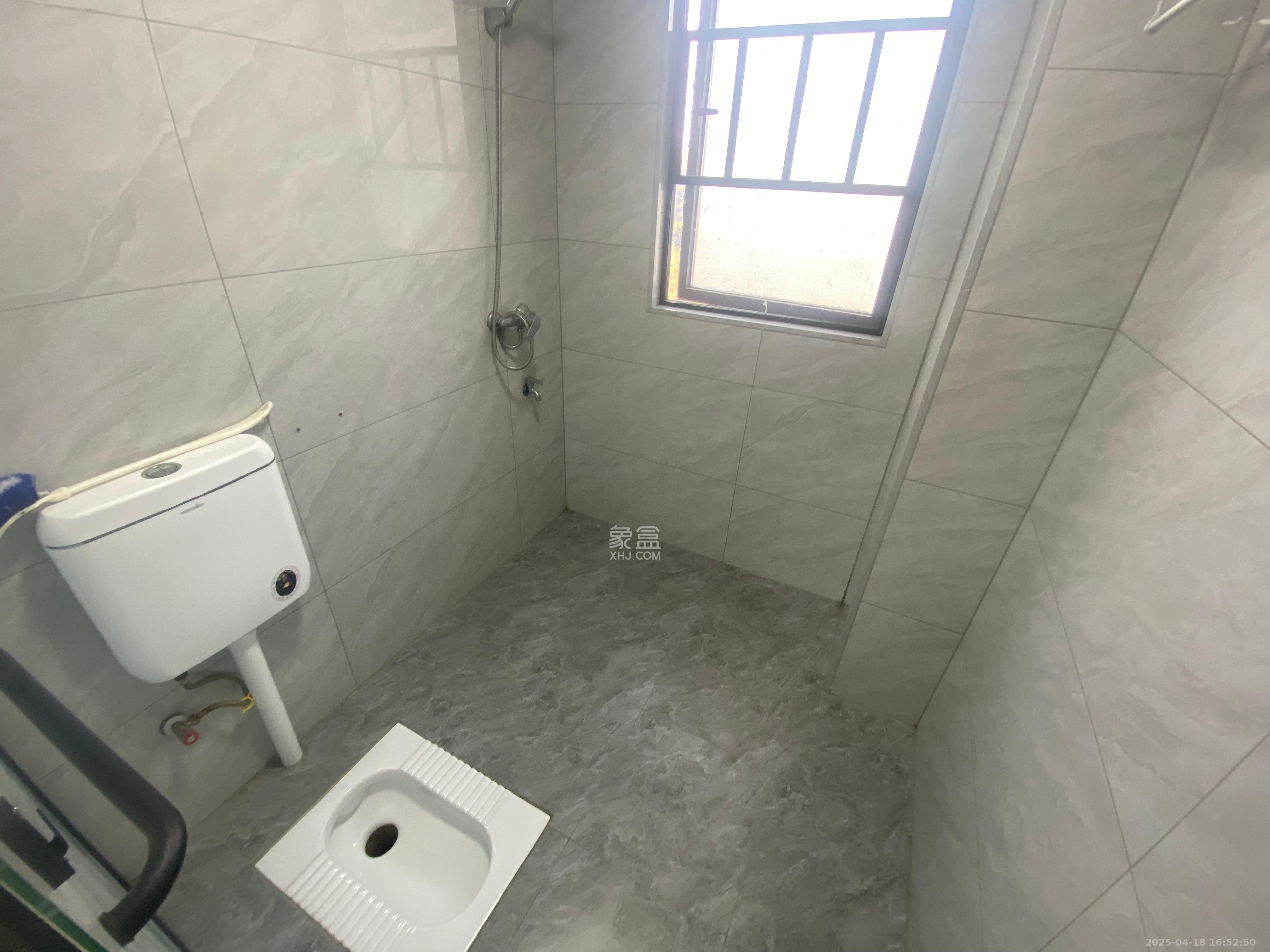 桃花嘉园 3室2厅2卫 2200.0元/月 桃花嘉园 3室2厅2卫 2200.0元/月室内图