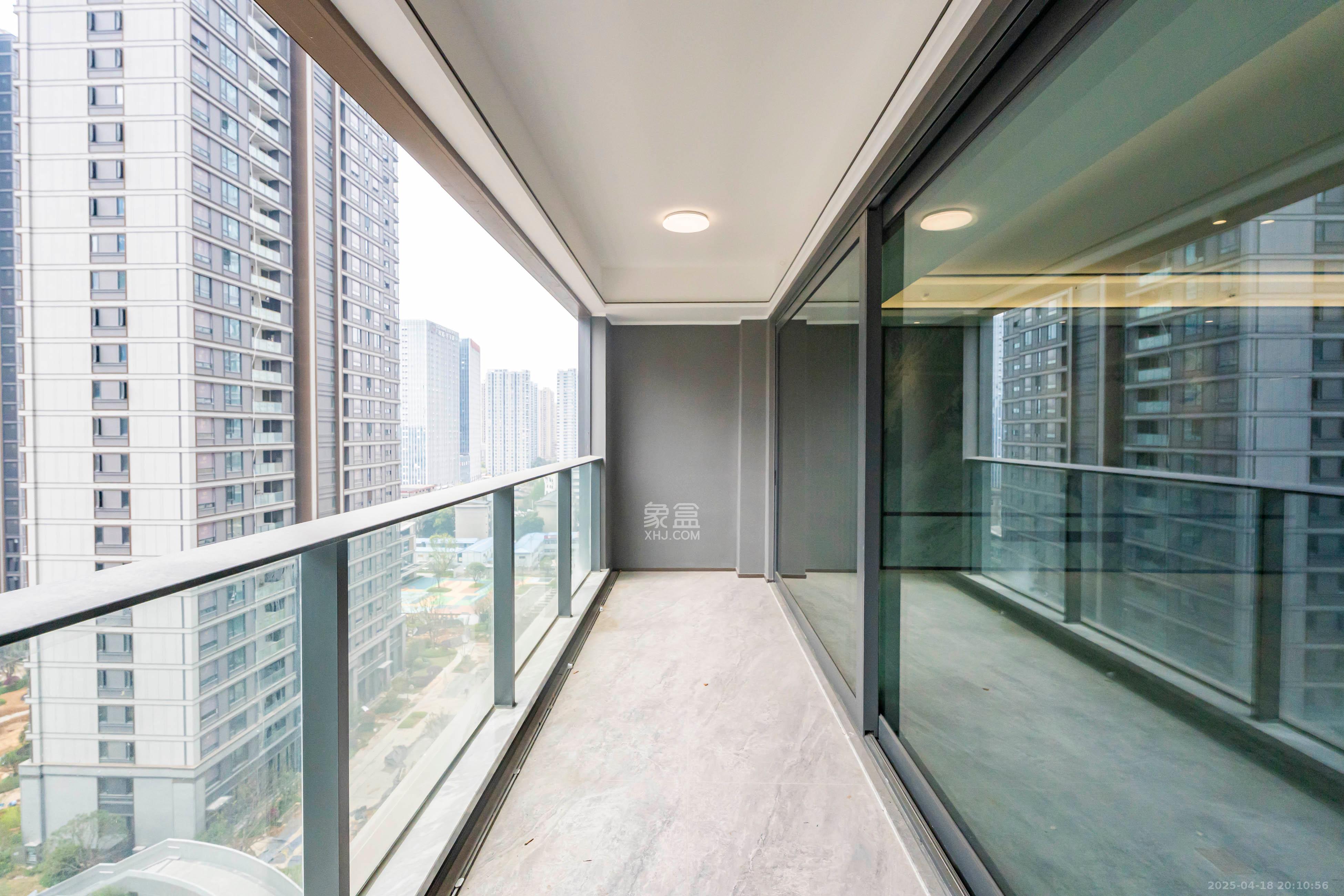 建发养云  4室2厅3卫   500.00万阳台