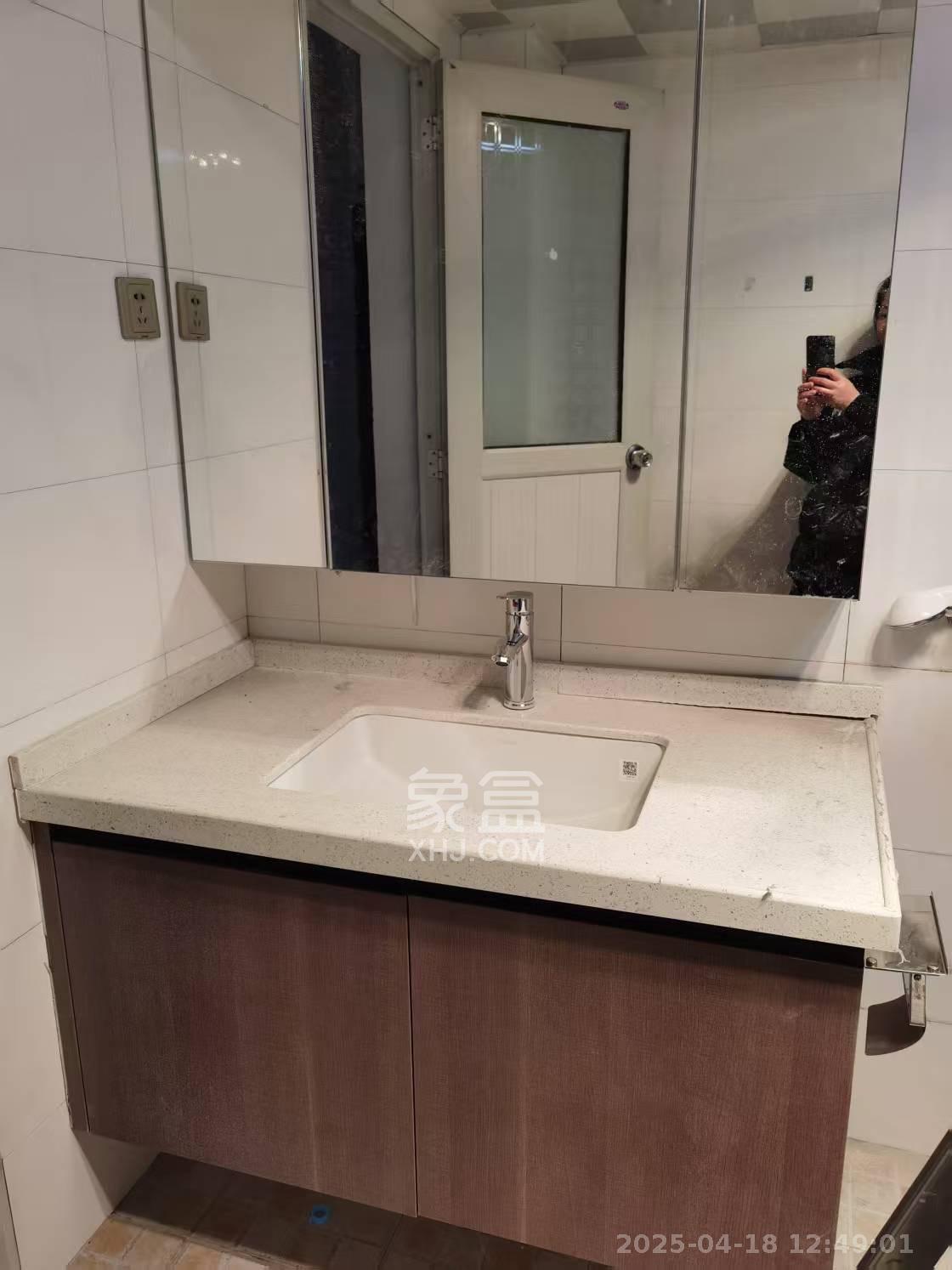 湘江世纪城临江苑 1室2厅2卫 700.0元/月 湘江世纪城临江苑 1室2厅2卫 700.0元/月室内图