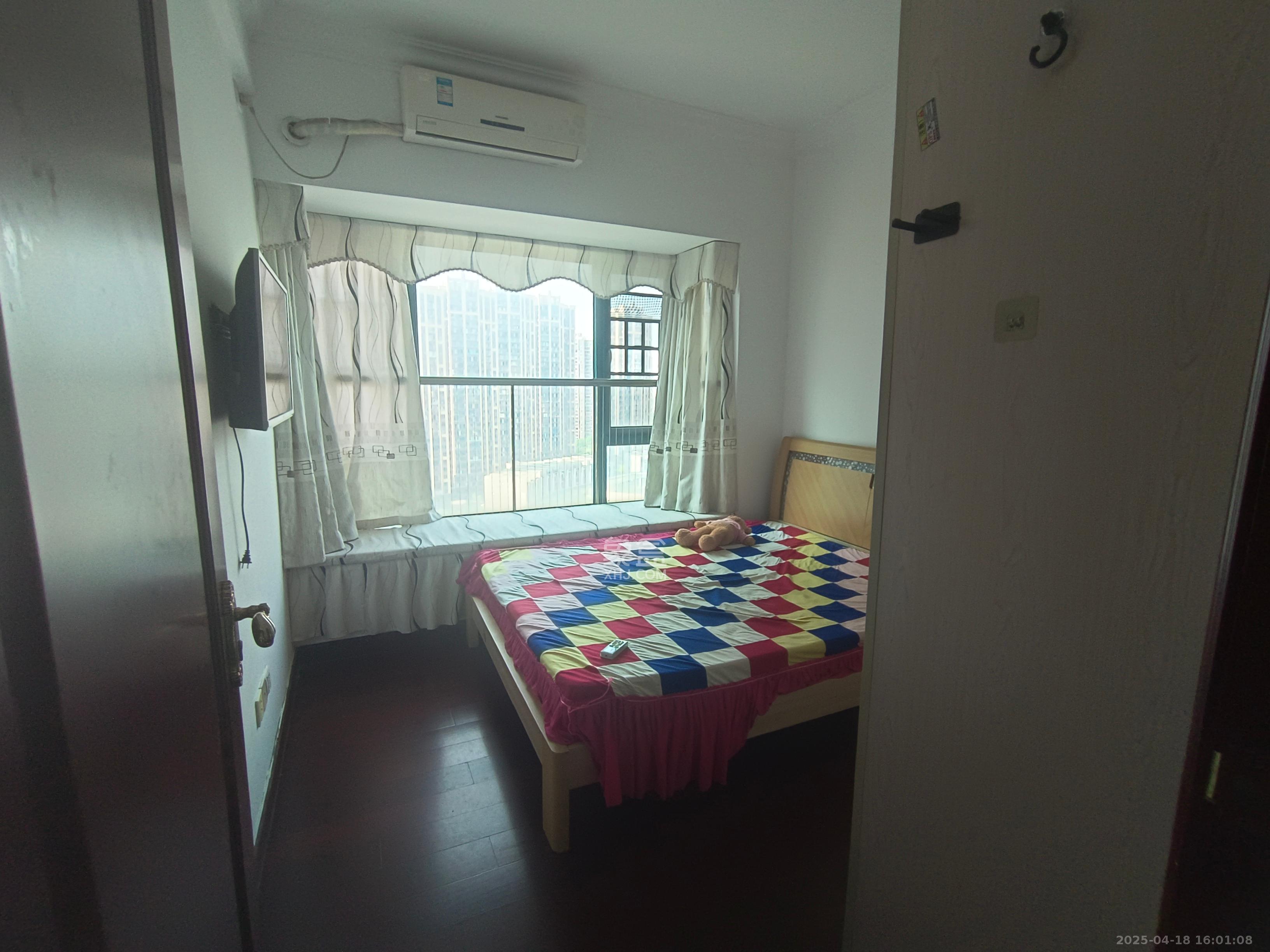 恒大名都  3室2厅2卫    1800.0元/月室内图