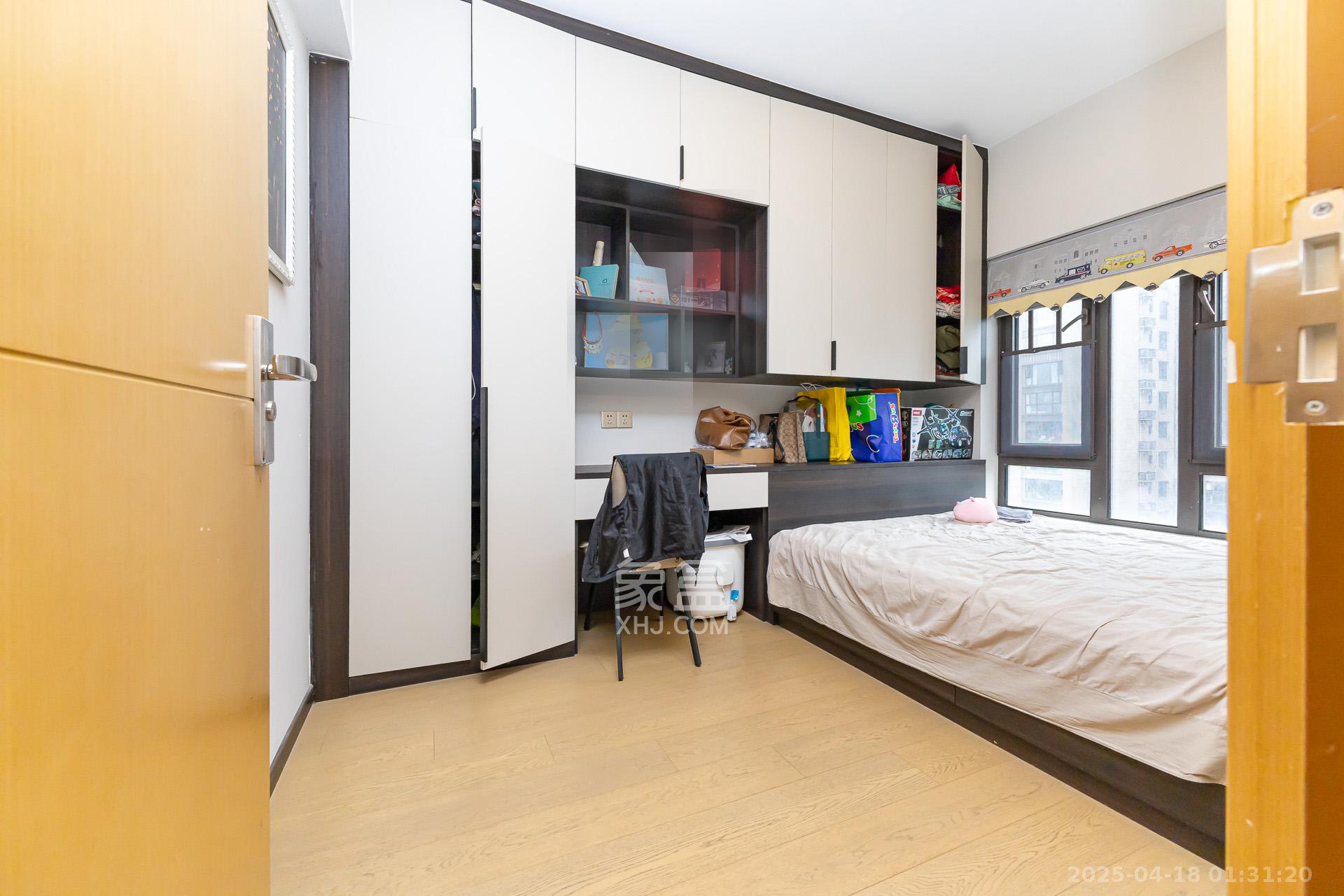 时代倾城四期 3室2厅2卫 120.0万 时代倾城四期 3室2厅2卫 120.0万卧室