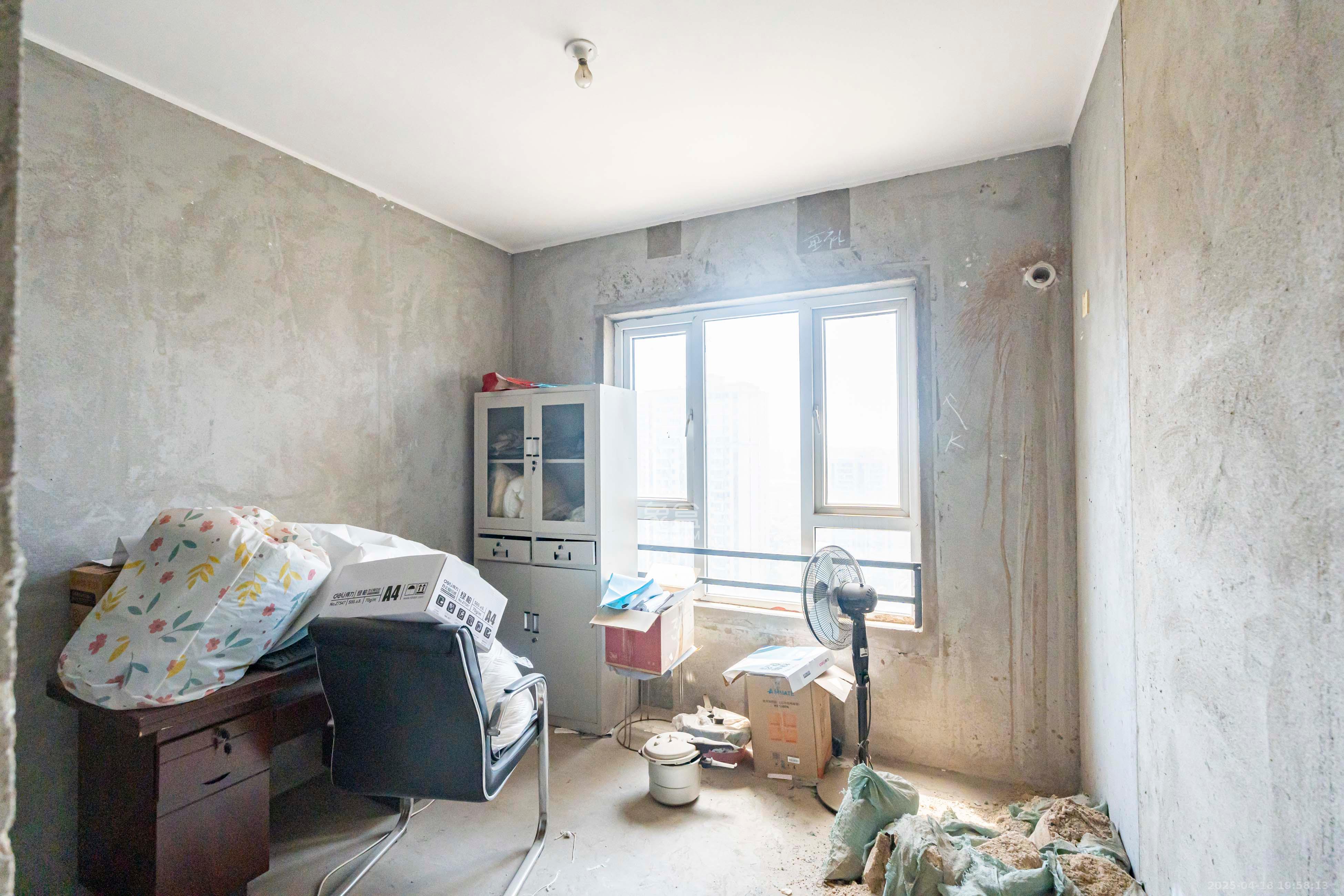 五矿沁园金城(春和景园) 3室2厅1卫 68.0万 五矿沁园金城(春和景园) 3室2厅1卫 68.0万卧室