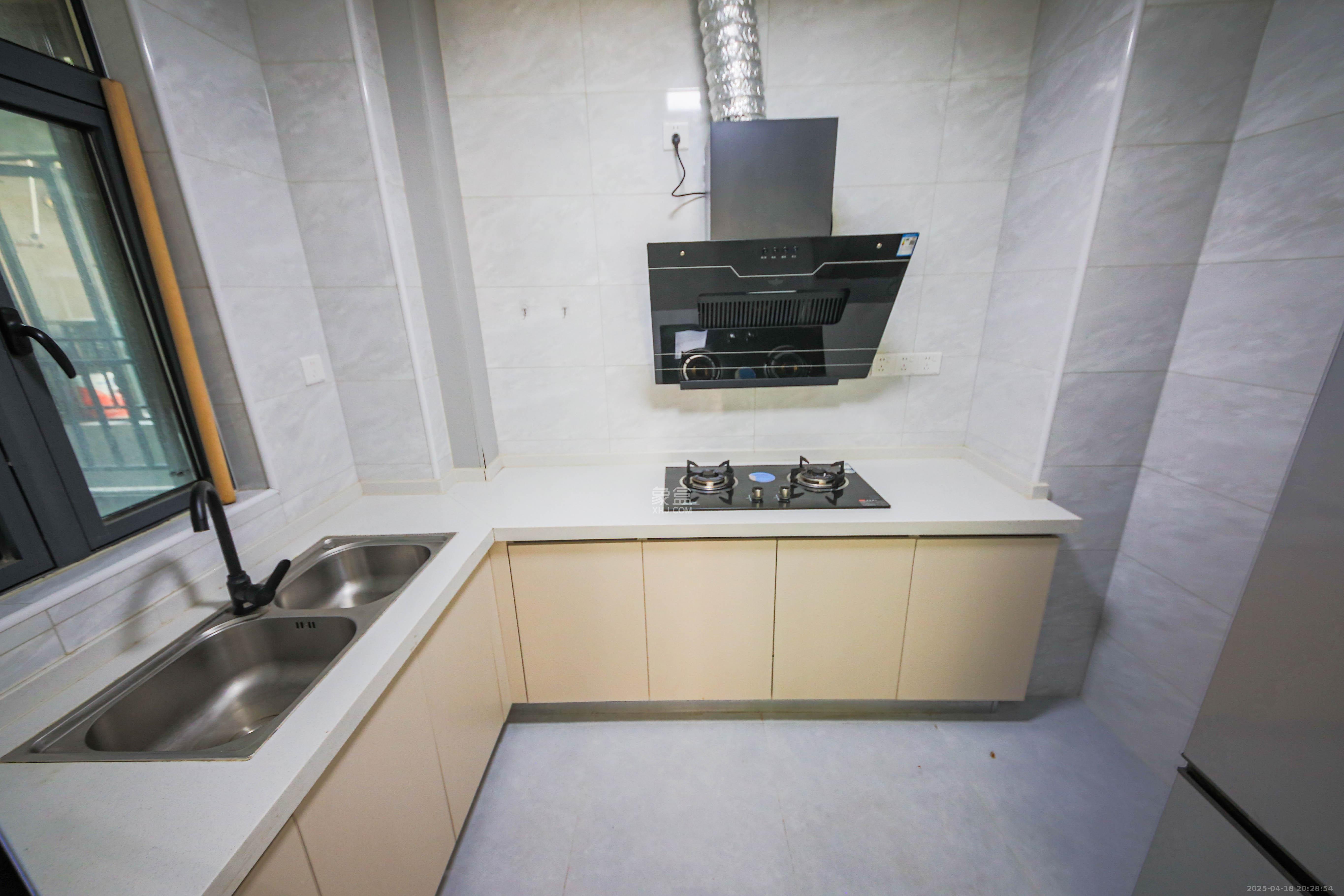 中建钰和城  3室1厅1卫   148.00万厨房