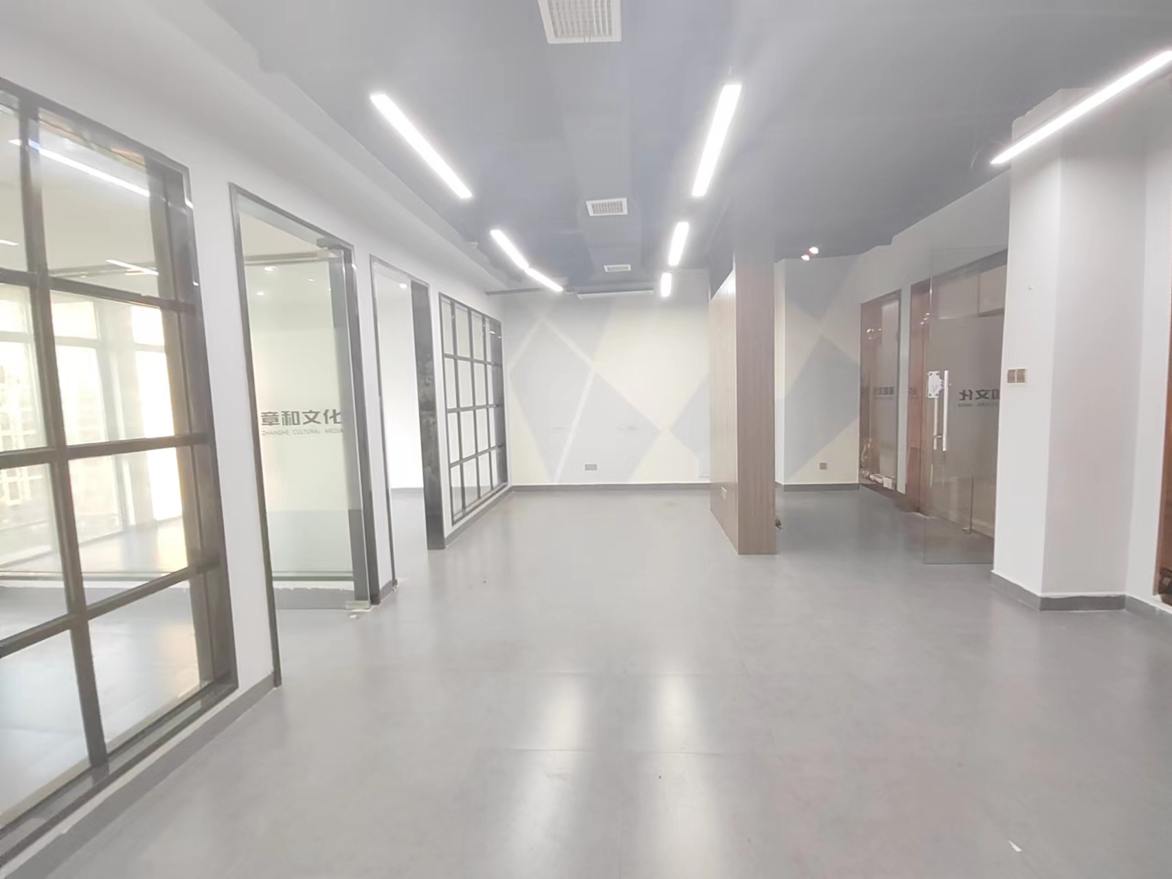 融冠亲城50写字楼 1室1厅1卫 1800.0元/月 融冠亲城50写字楼 1室1厅1卫 1800.0元/月室内图