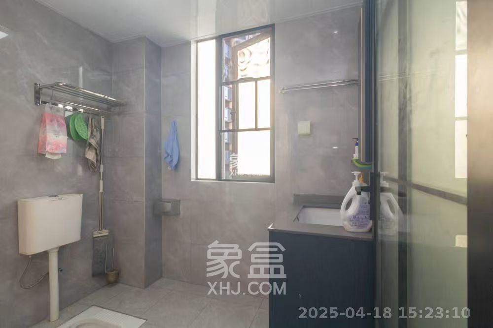 湘域芯城一期  4室2厅2卫   2800.00元/月室内图