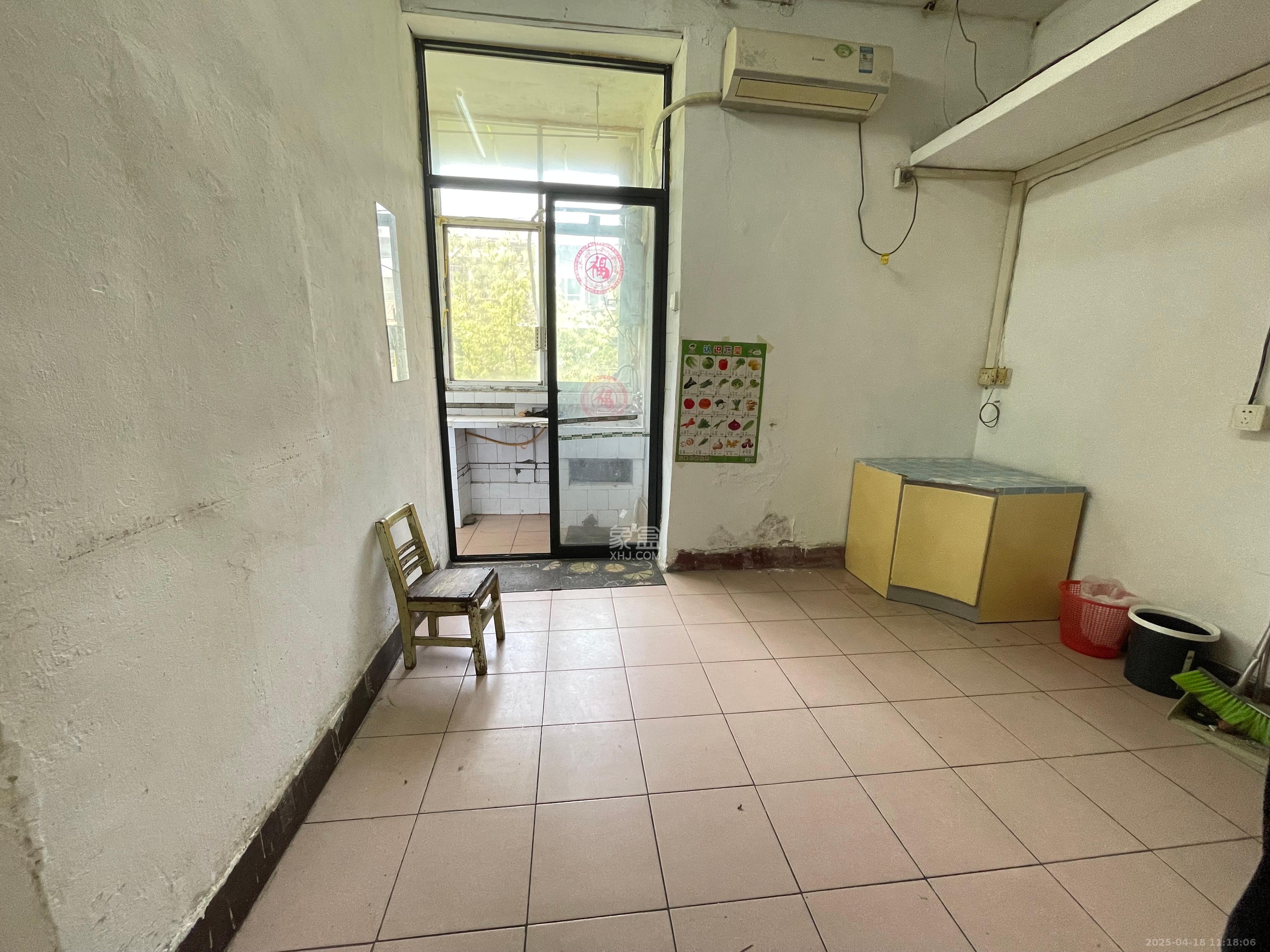 中南家园  2室1厅1卫   1200.00元/月室内图